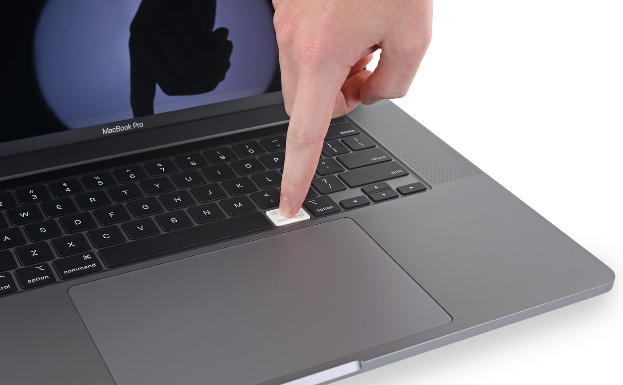iFixit mổ MacBook Pro 16", lấy keycap của Magic Keyboard đổi qua gõ ngon lành, pin gần 100 Wh