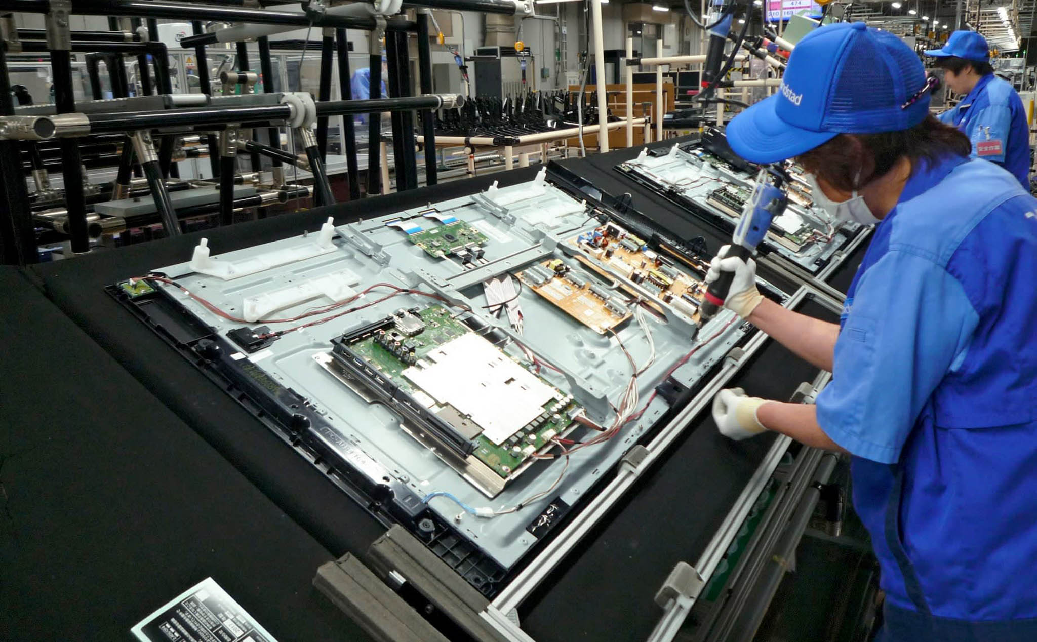 Panasonic dừng sản xuất màn hình LCD vào năm 2021, nhà máy làm panel chuyển sang sản xuất pin ô tô