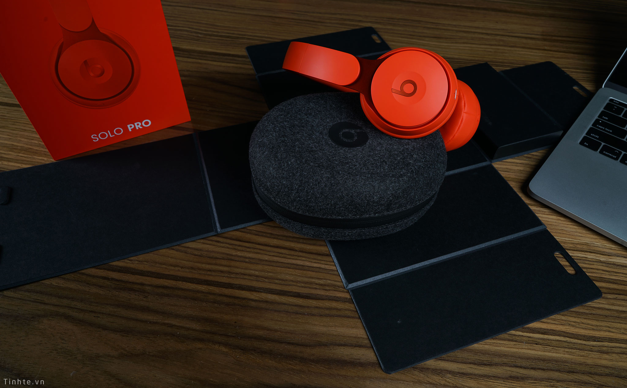 Unboxing Beats Solo Pro: màu đẹp, kết cấu chắc chắn, microphone ngon, chống ồn tốt, $300