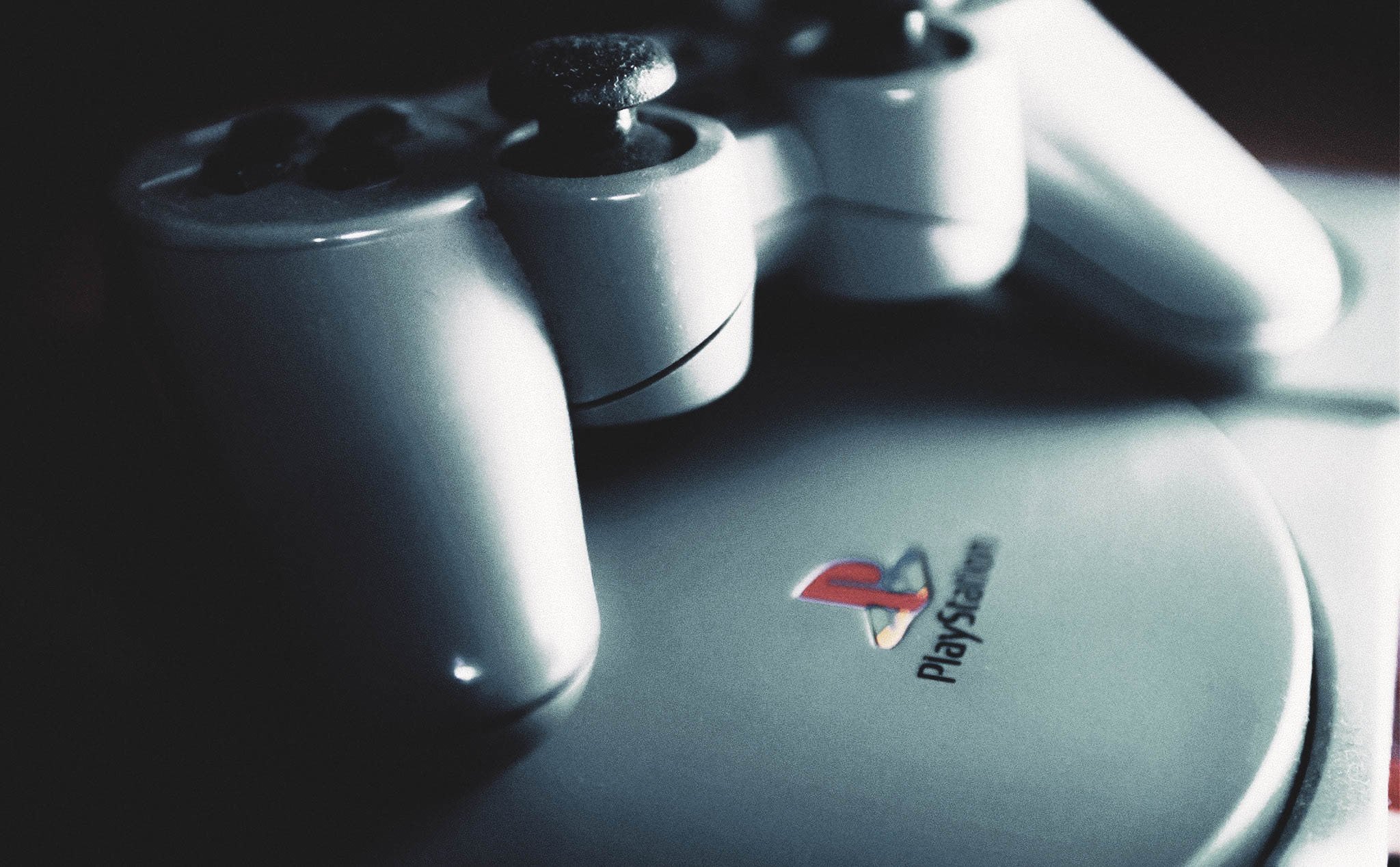 Hôm nay PlayStation tròn 25 tuổi, anh em nhớ trò chơi nào nhất trên “điện tử đĩa”?