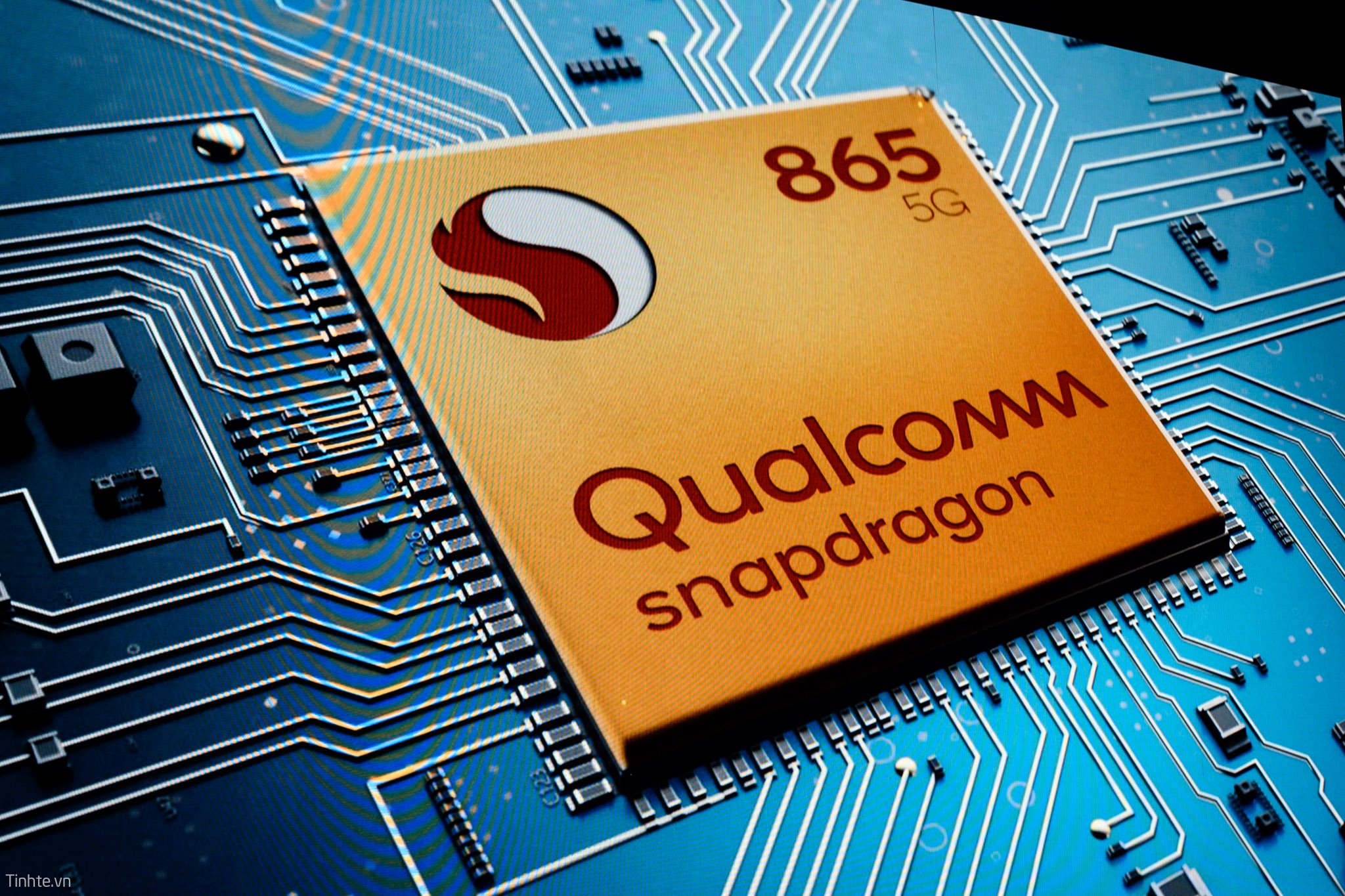 Lần đầu tiên: Bản update cho GPU của Snapdragon 865 sẽ phát hành qua Play Store!