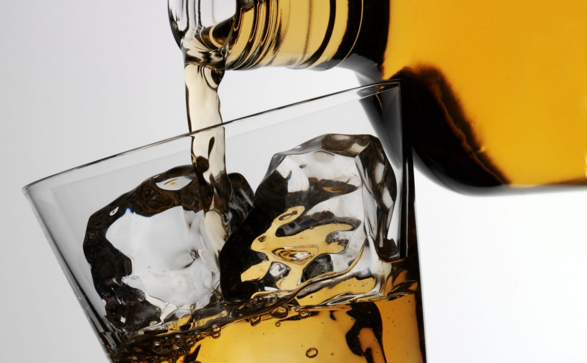 Lại có nghiên cứu nói đồ uống có cồn nhẹ vẫn tăng cao nguy cơ ung thư