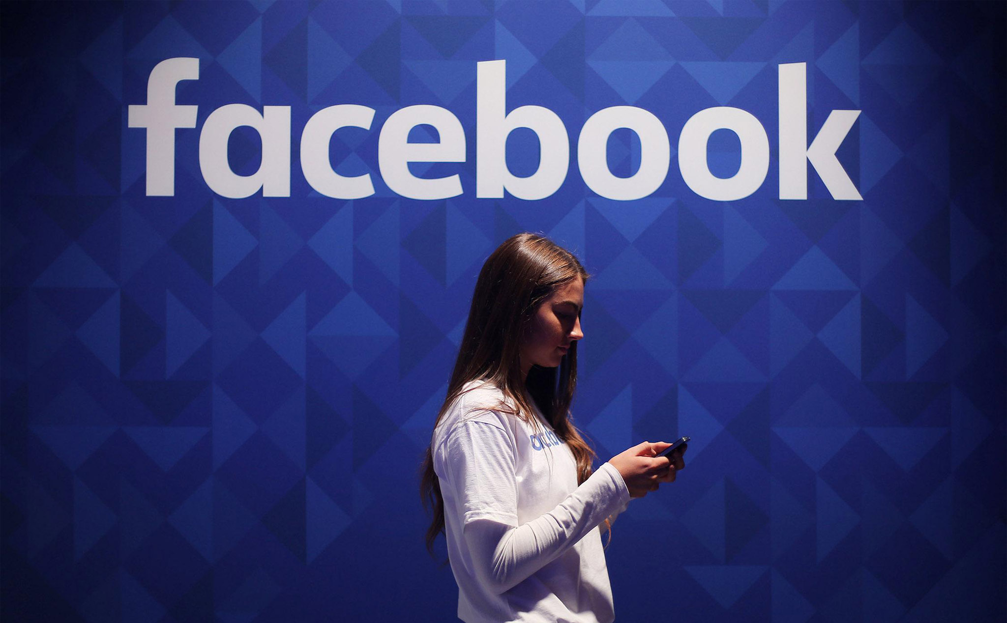 FTC có thể sẽ cấm Facebook gộp chung ba nền tảng Facebook Messenger, Instagram và WhatsApp