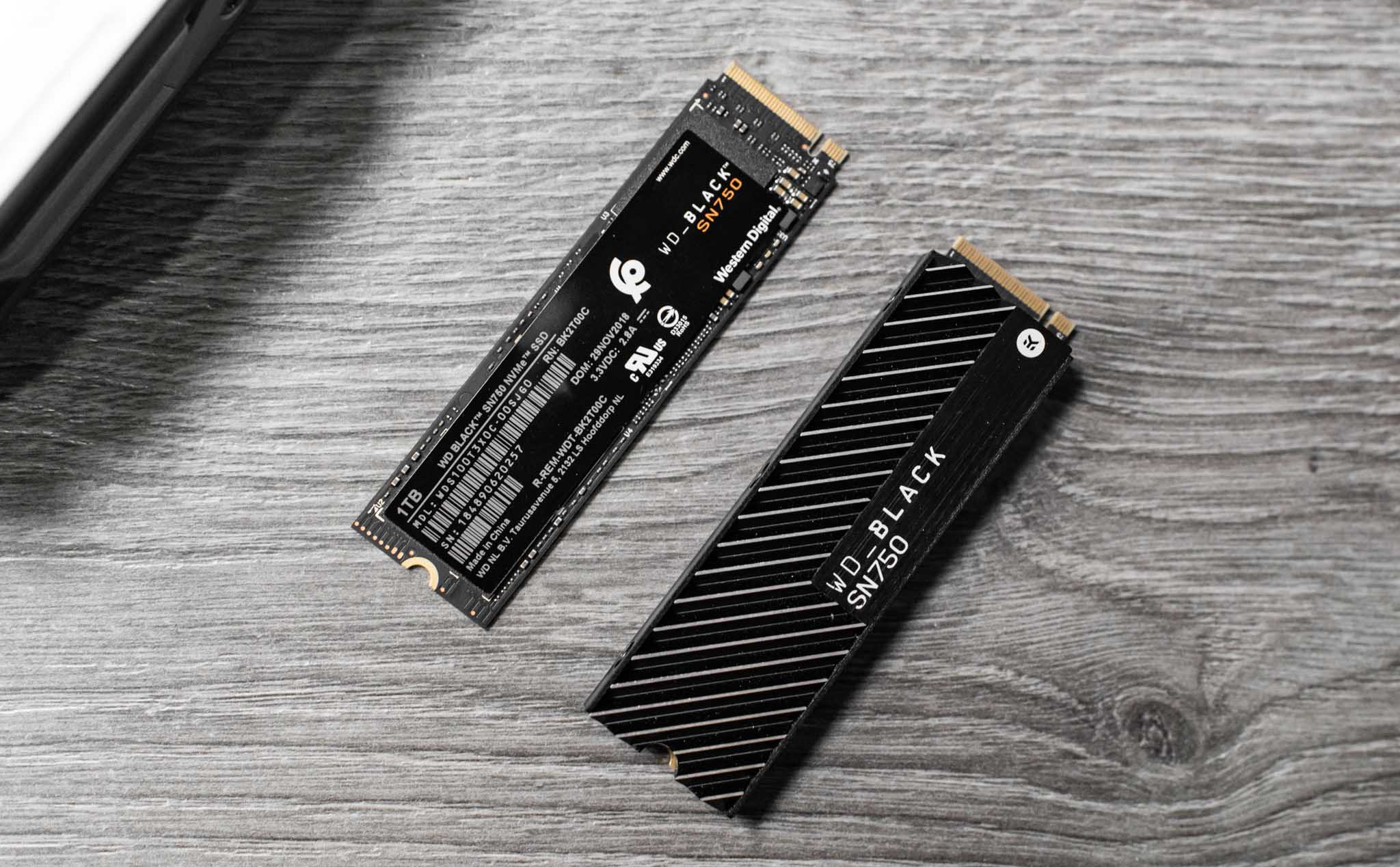 Liệu miếng tản nhiệt (heatsink) trên ổ M.2 SSD có thật sự khiến nó mát hơn và duy trì hiệu năng?
