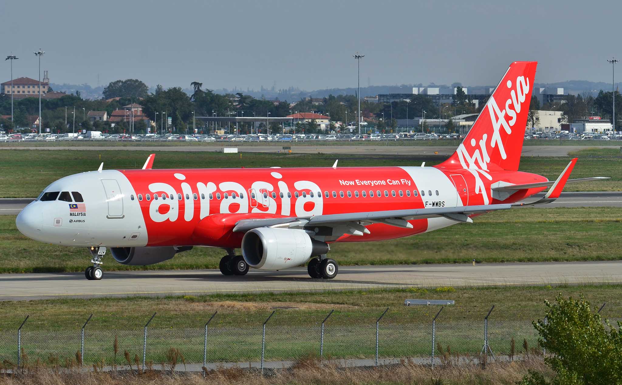 Pin dự phòng phát nổ khiến hành khách bỏng nặng, máy bay của AirAsia hạ cánh khẩn tại Tân Sơn Nhất