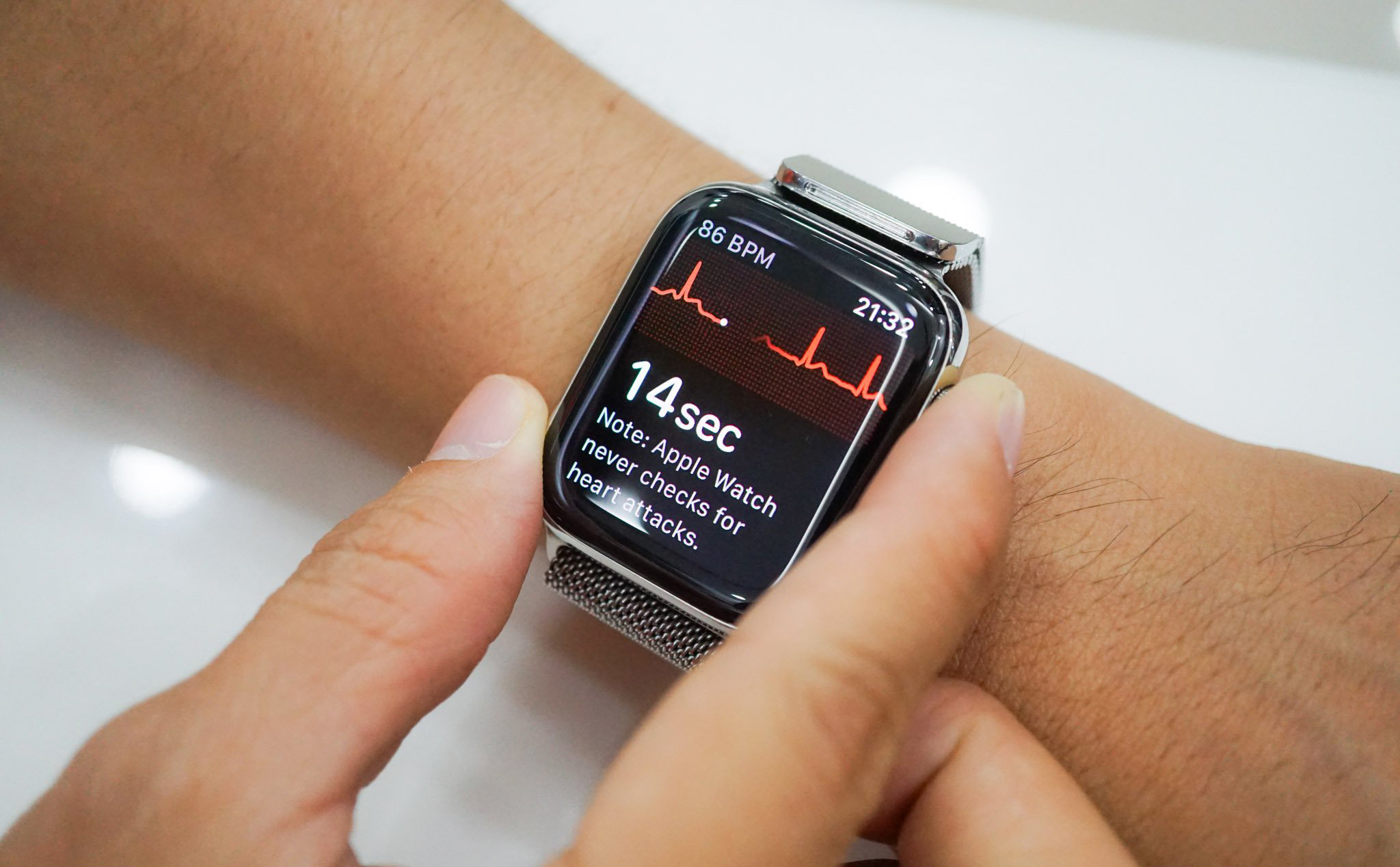 Một bác sỹ tim mạch kiện Apple vì dùng công nghệ đo nhịp tim của ông trên Apple Watch