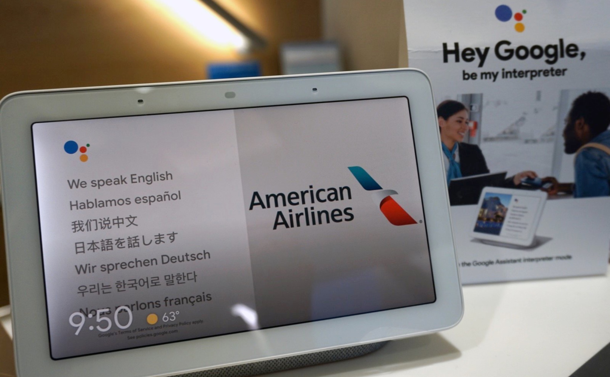 Một hãng hàng không Mỹ dùng Google Nest Hub làm phiên dịch viên