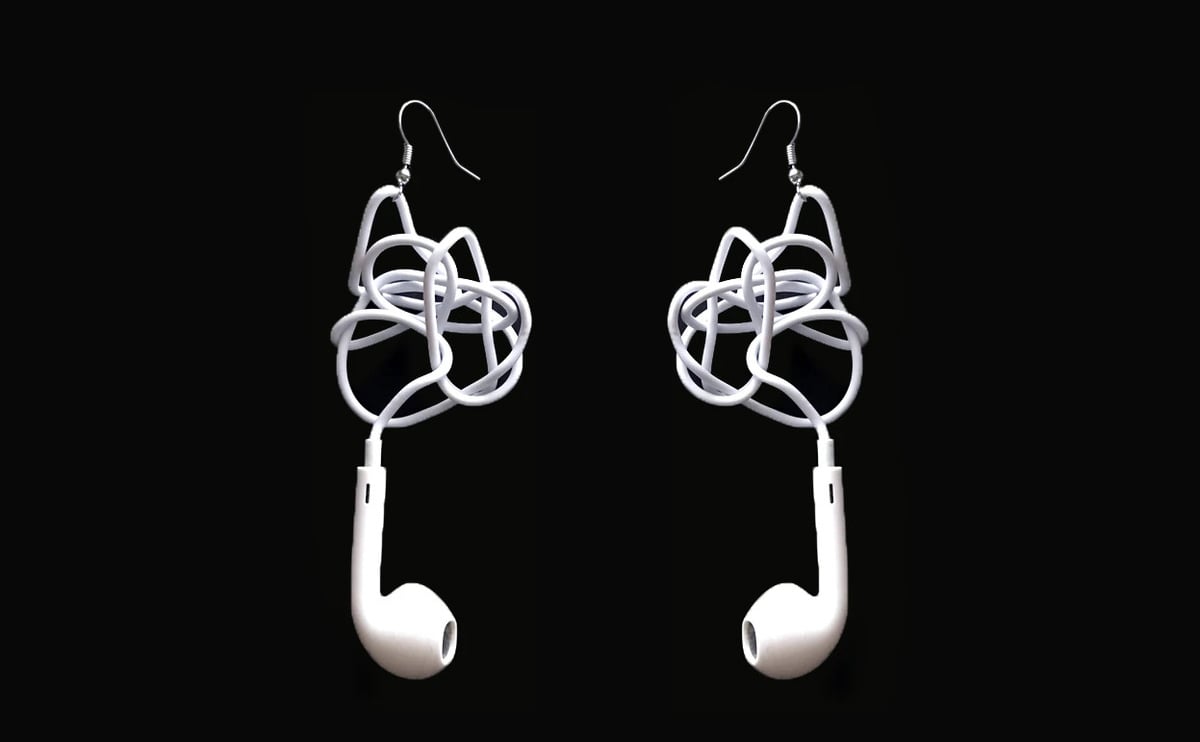 Khuyên tai hình chiếc tai nghe EarPods rối dây