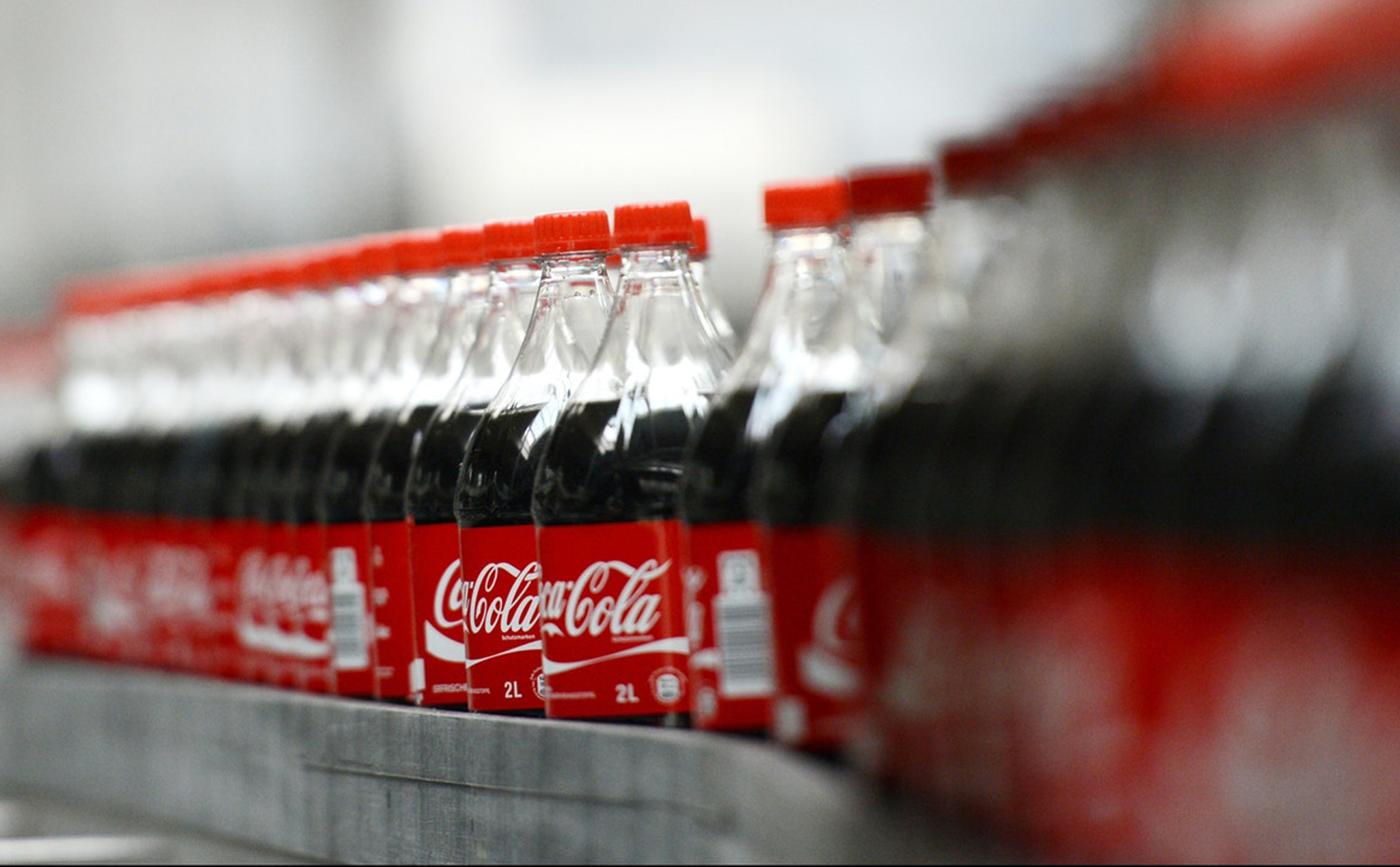 Coca-Cola nói họ sẽ không từ bỏ chai nhựa, vì khách hàng vẫn muốn dùng