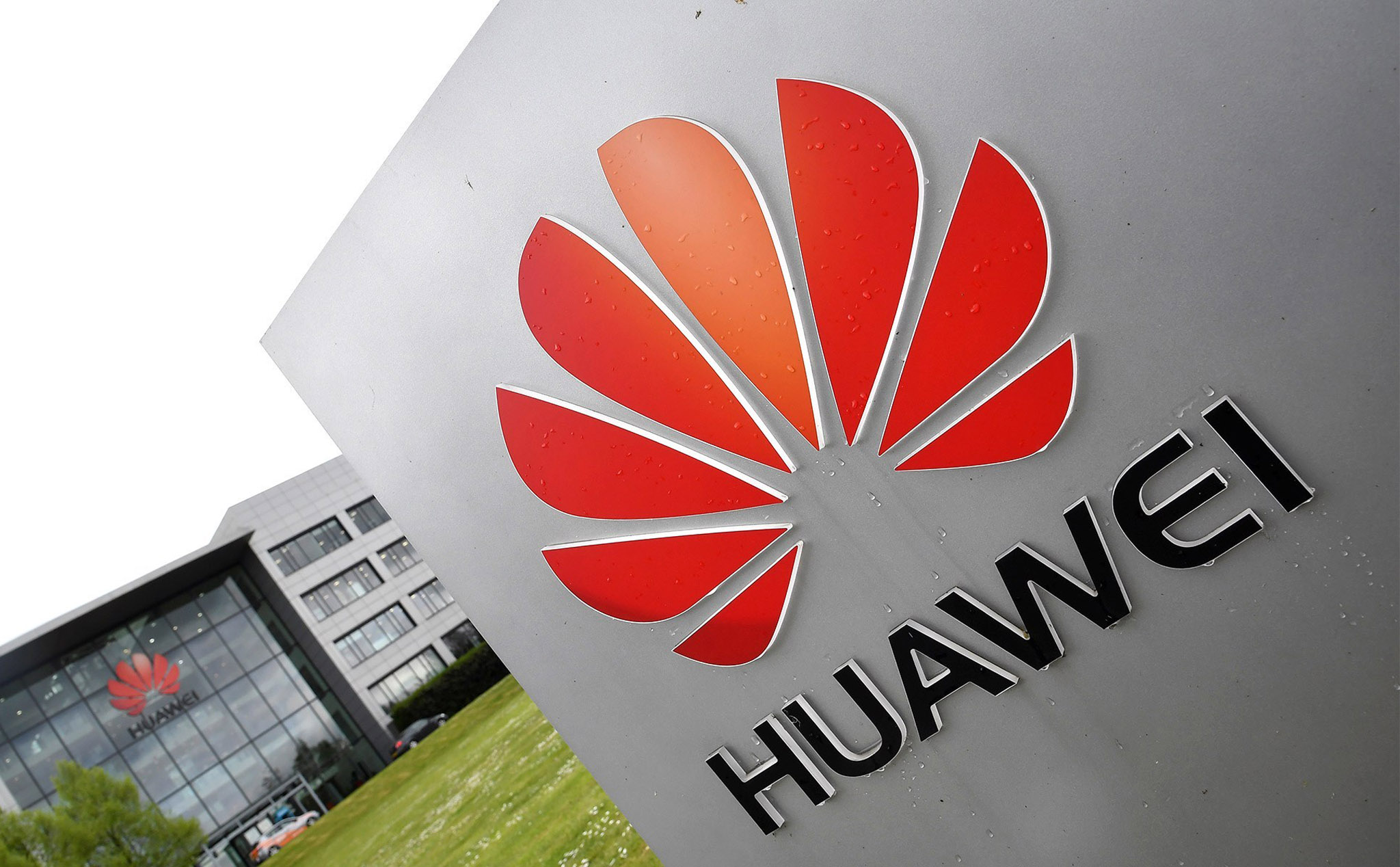 Mỹ lại tố cáo Huawei có thể dùng backdoor nghe lén các nhà mạng dùng thiết bị của họ