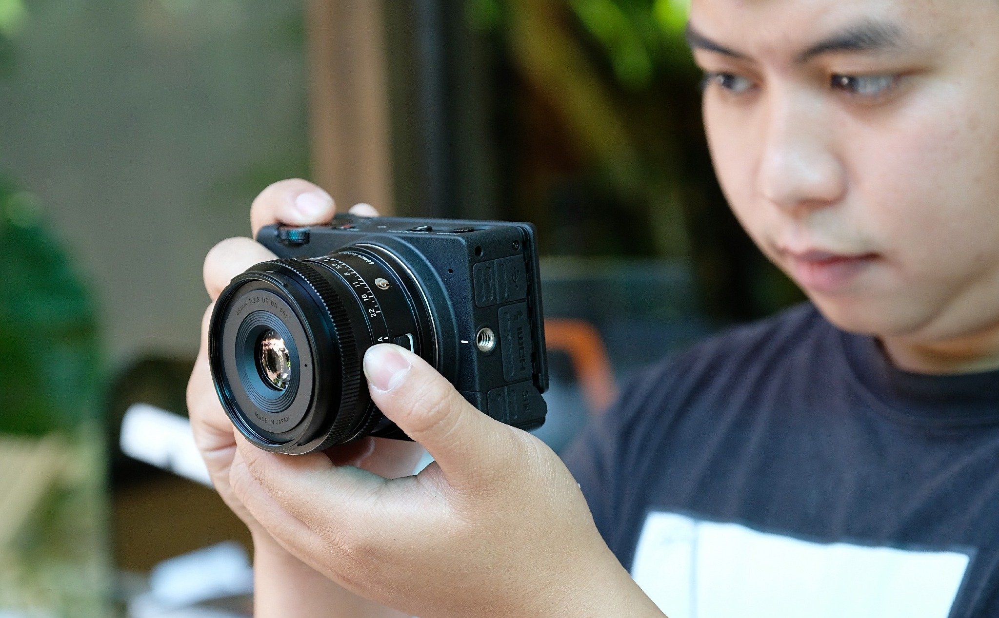 Trên tay máy ảnh Mirrorless Full-Frame Sigma fp: nhỏ gọn, nhiều tính năng quay video chuyên nghiệp