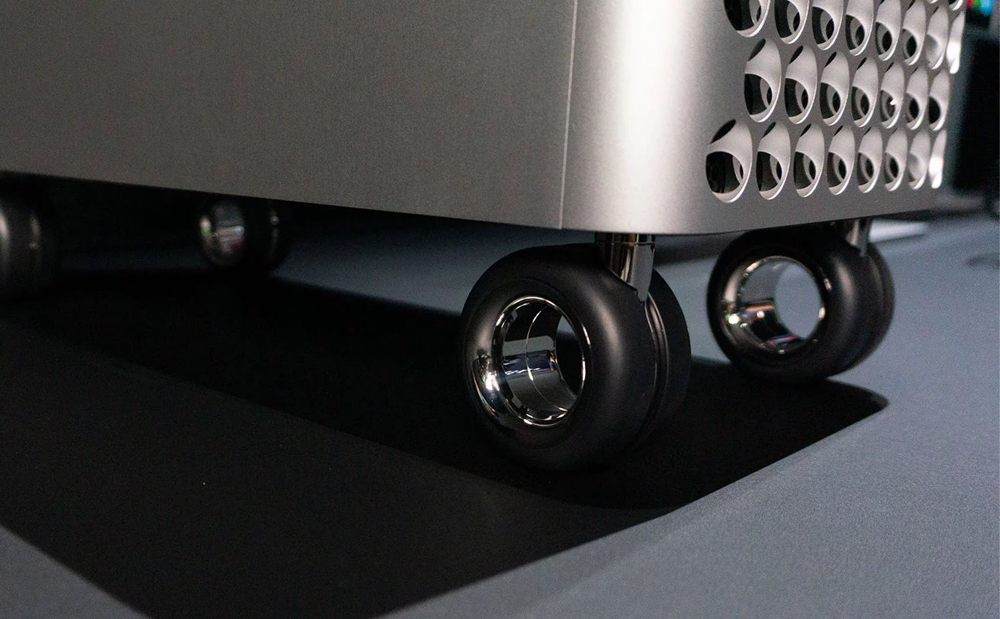 Sắp tới, Apple sẽ bán bộ kit để người dùng tự gắn bánh xe cho Mac Pro tại nhà