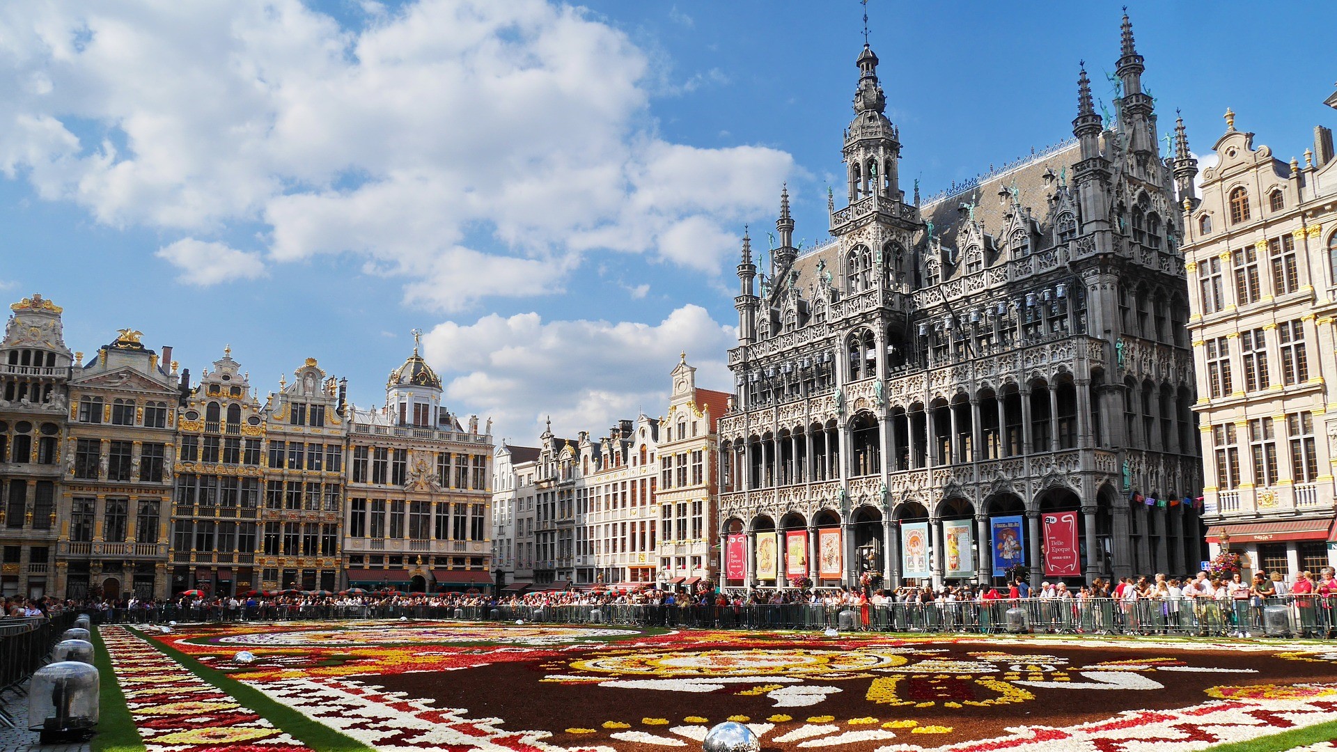 10 sân khấu và địa điểm giải trí nổi tiếng nên ghé qua nếu bạn đến Brussels (Bỉ)