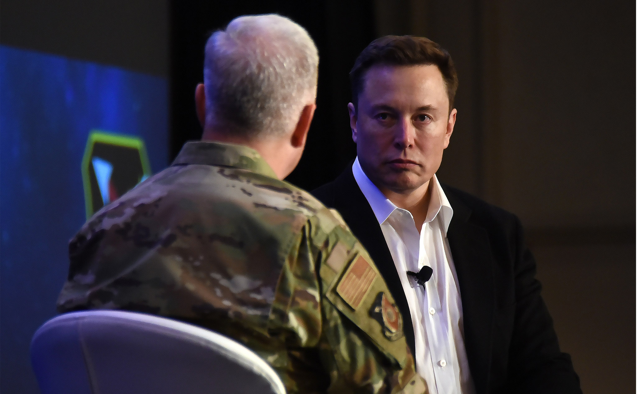 Elon Musk: "Phi công máy bay tiêm kích hết thời rồi"