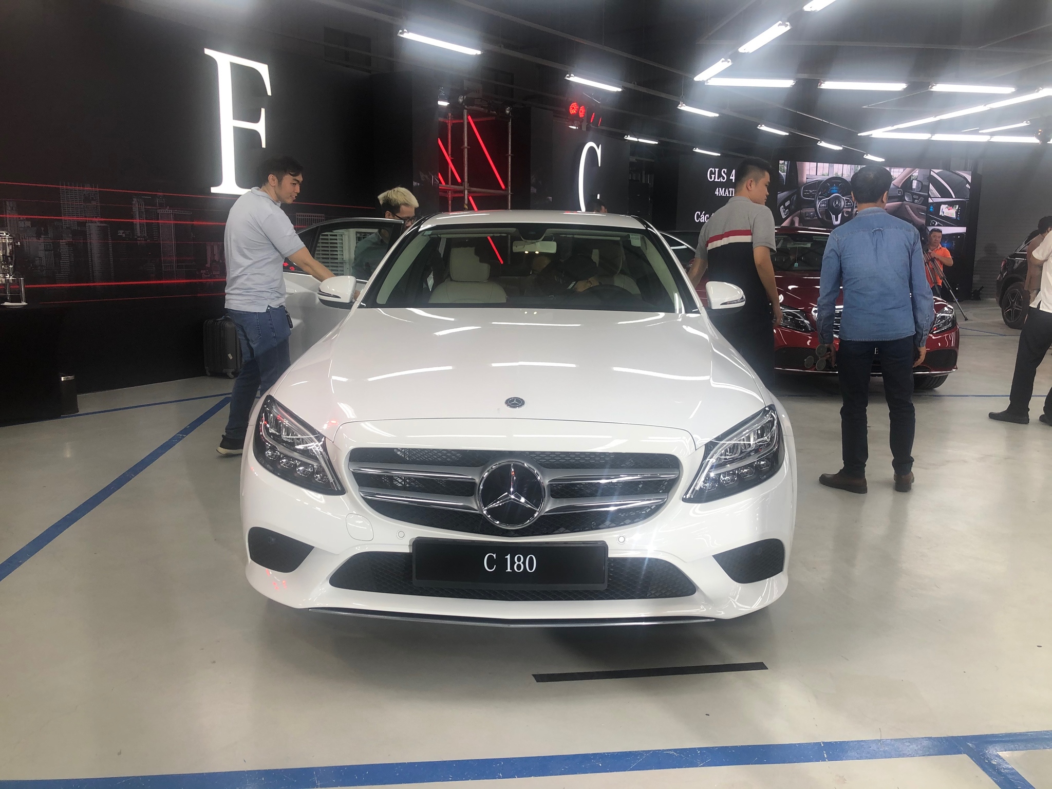 Mercedes-Benz C180 ra mắt, giá 1,399 tỷ