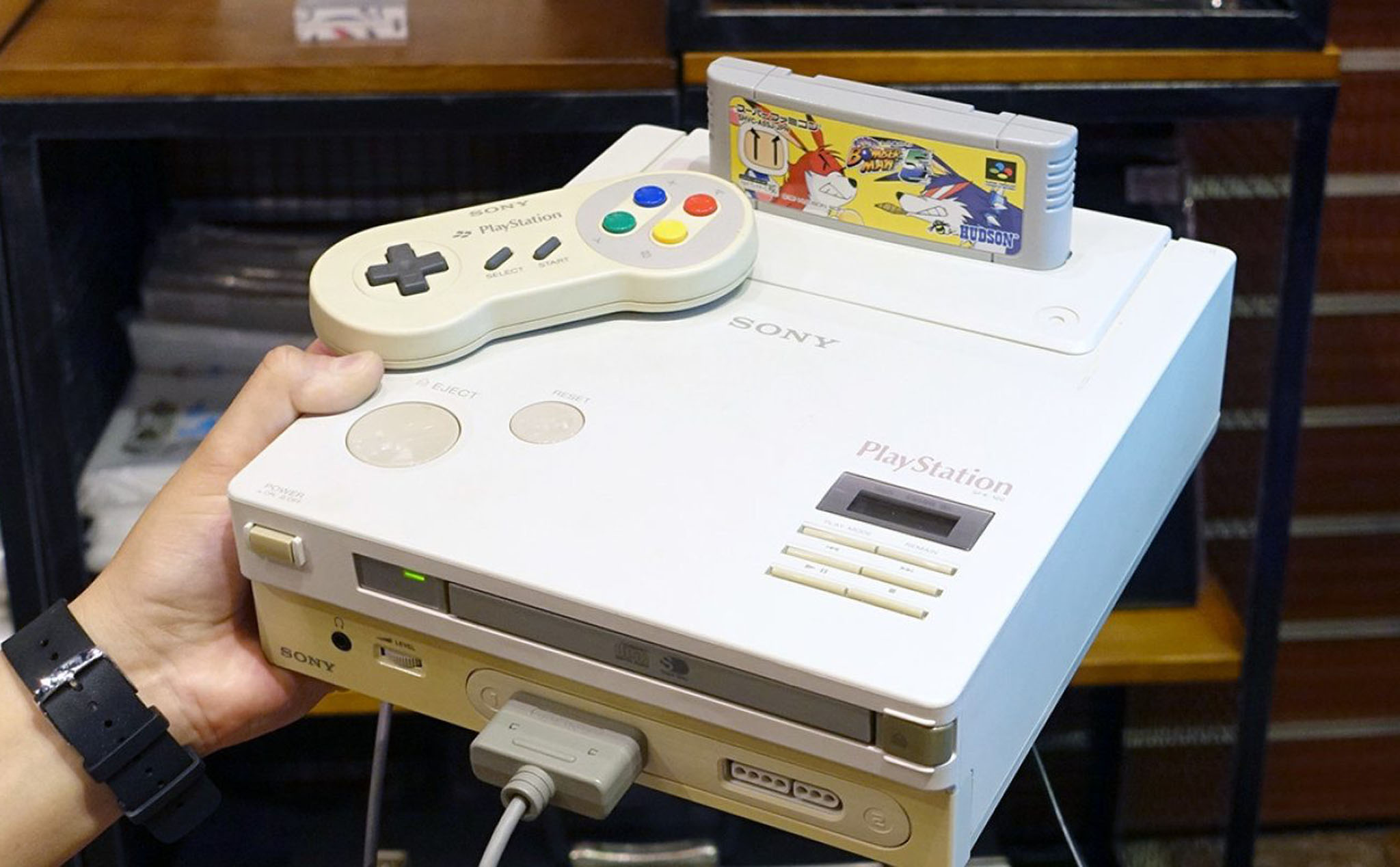 Chiếc máy Play Station siêu hiếm, Sony phát triển cùng Nintendo đã bán đấu giá được 360.000 USD