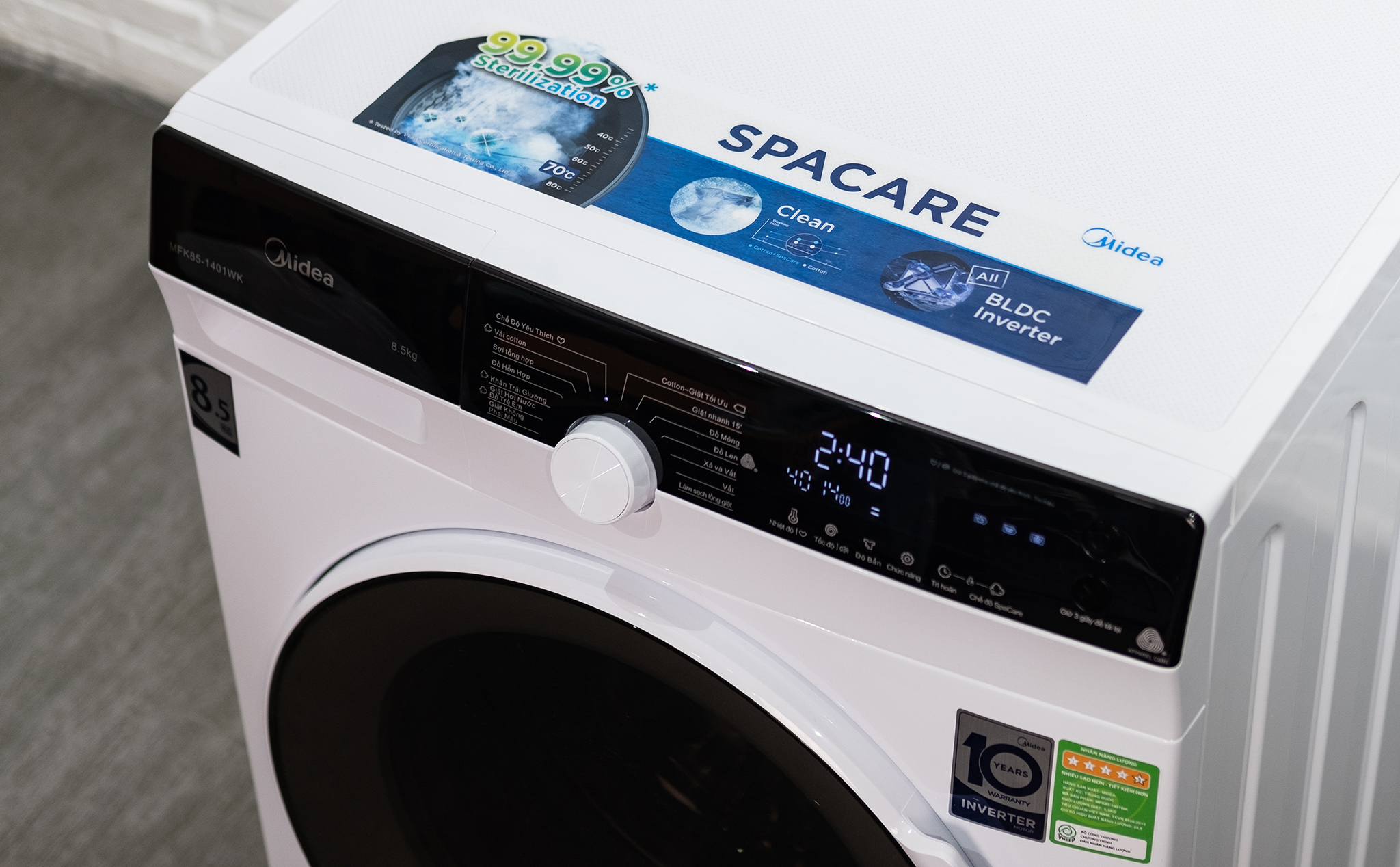Trên tay máy giặt Midea Knight: dùng hơi nước nóng diệt khuẩn