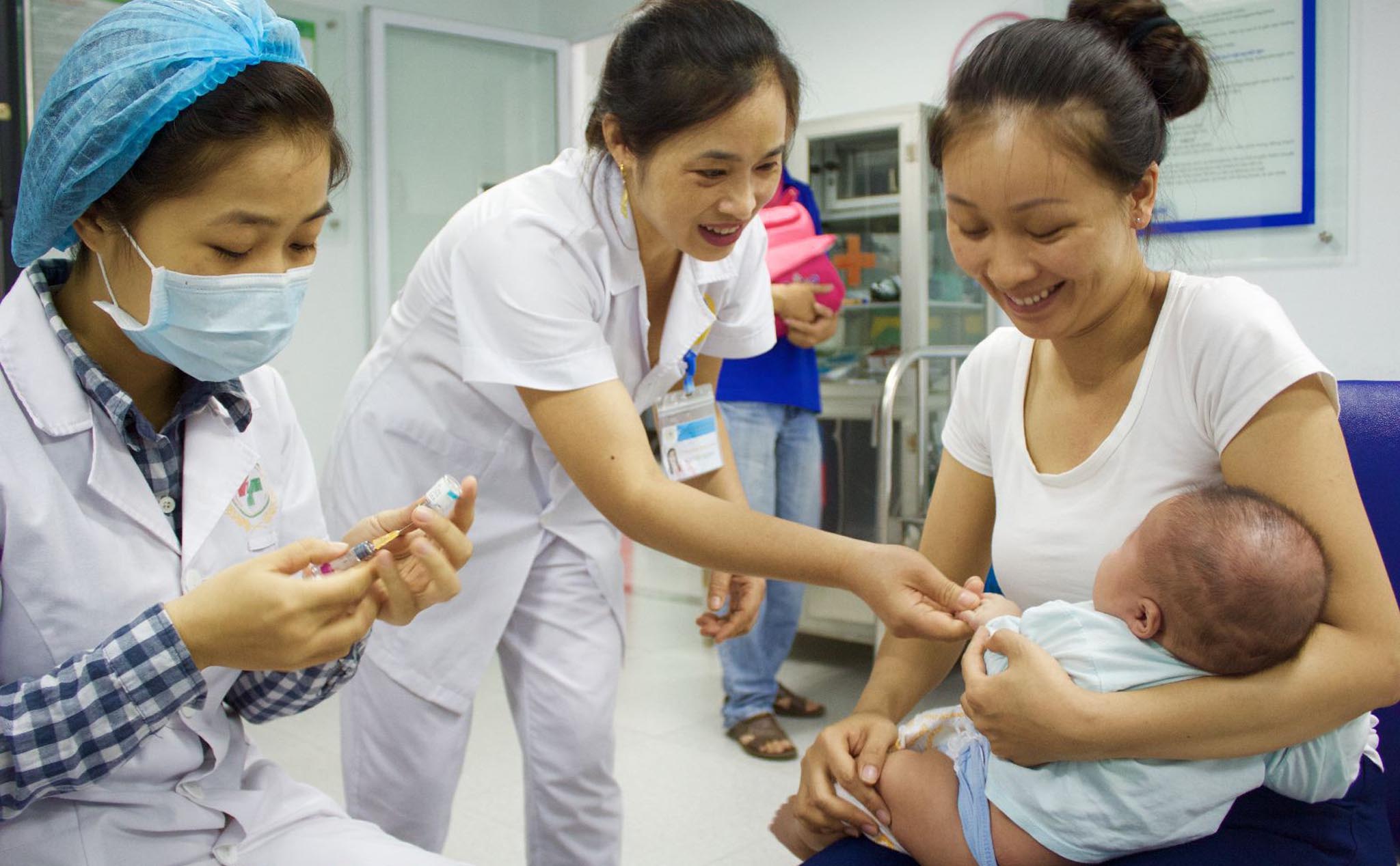 Một hậu quả khác do dịch COVID-19: Hơn 100 triệu trẻ em có thể không được tiêm vaccine sởi