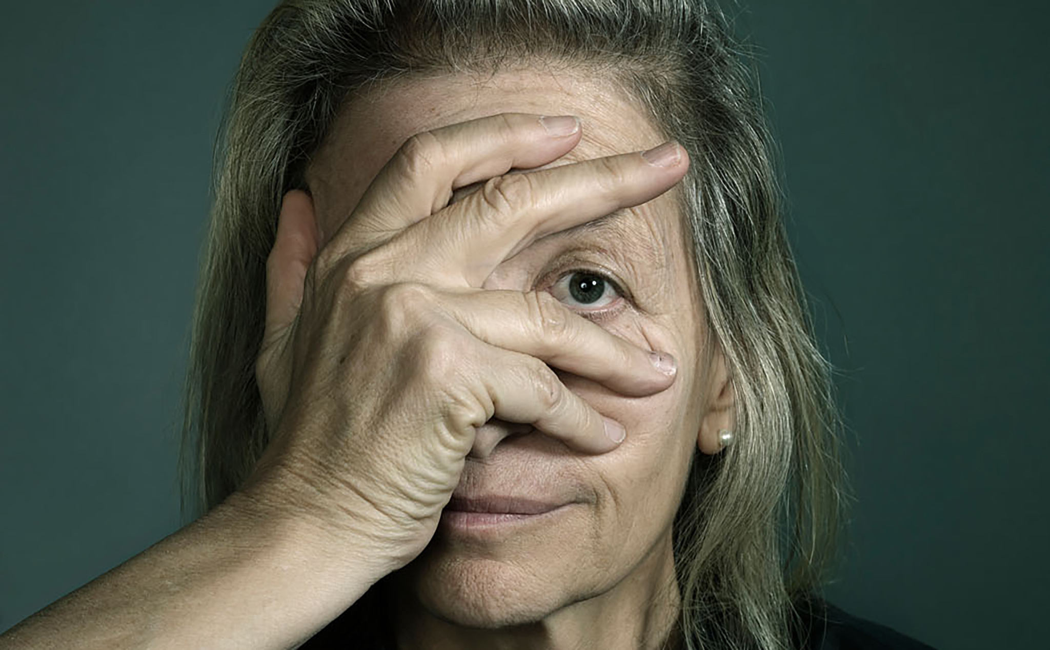 Có một nhiếp ảnh gia khuyên "cần phải điên điên một chút" - Annie Leibovitz
