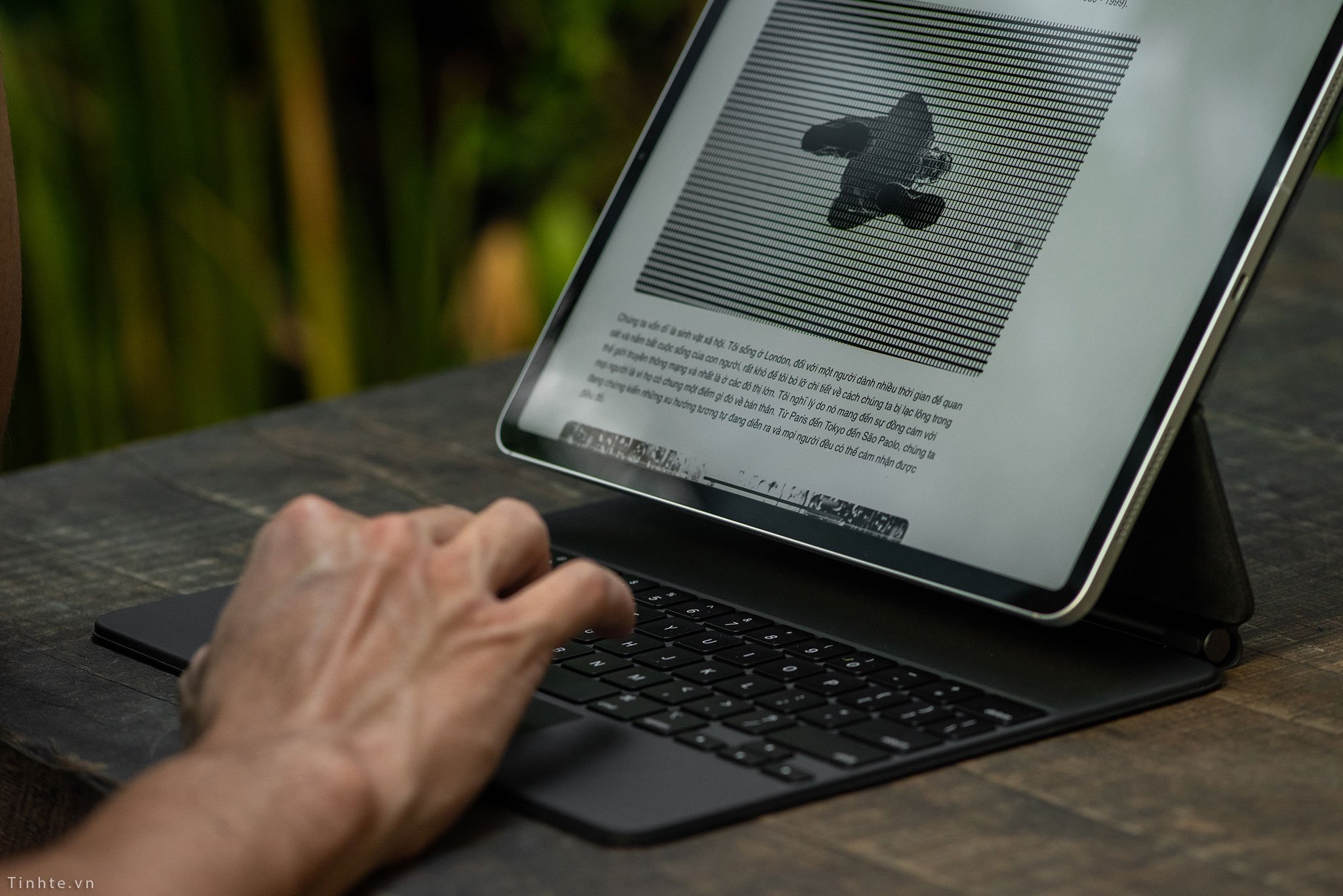 Các điểm hay và dở của bàn phím Magic Keyboard cho iPad Pro