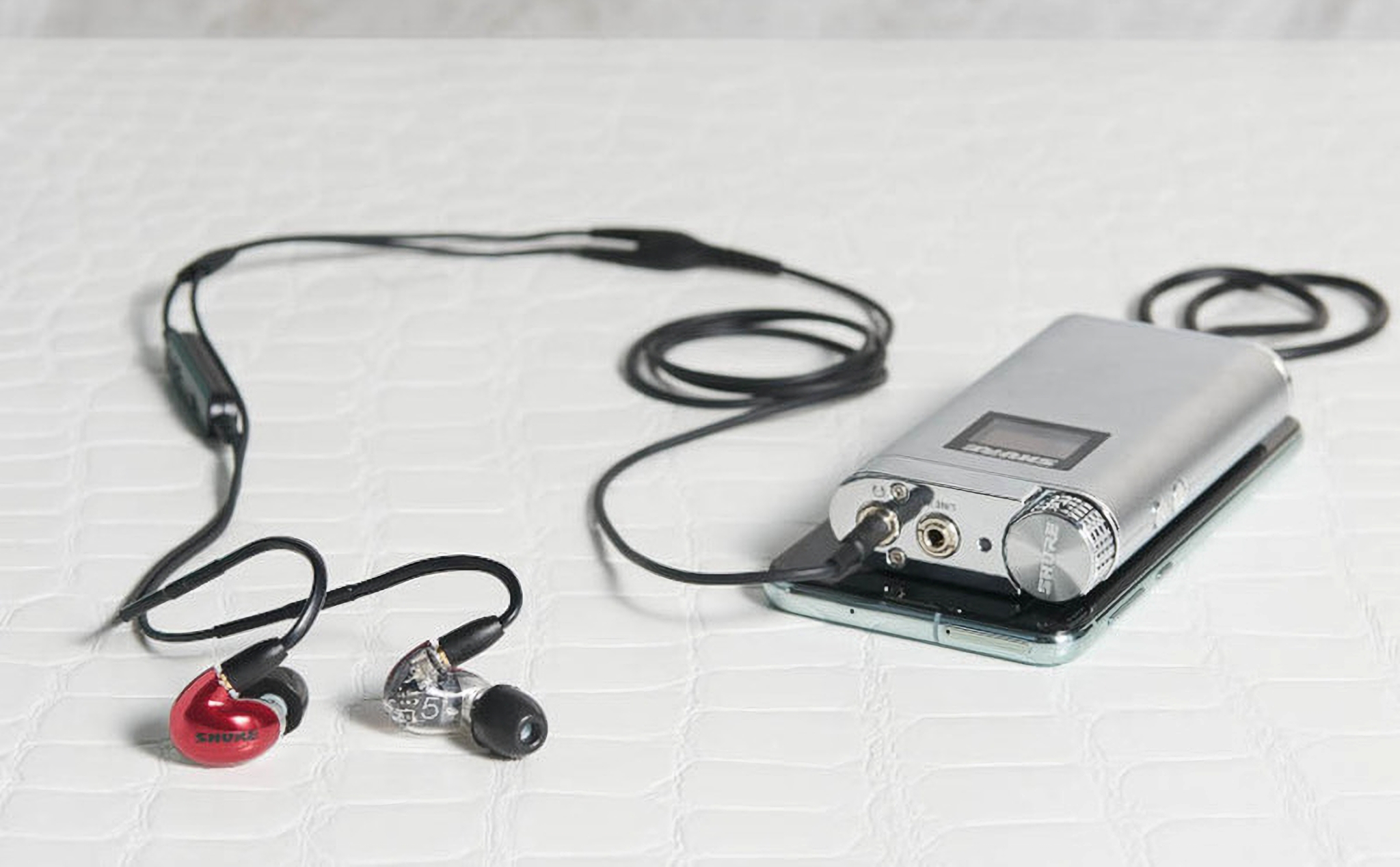 Shure giới thiệu ba mẫu tai nghe in-ear có dây thế hệ mới AONIC 3/4/5, thay đổi nhiều so với dòng SE