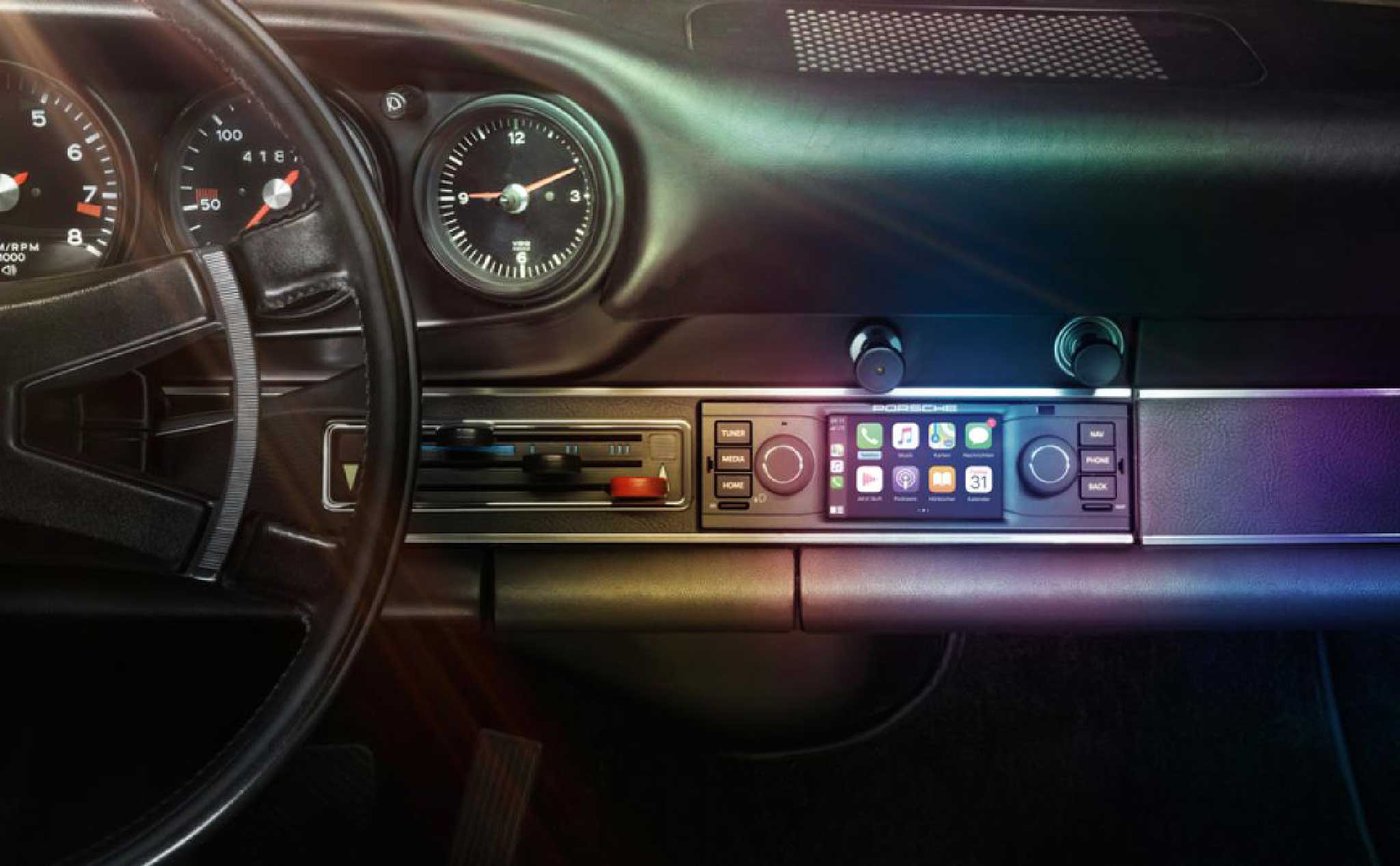 Porsche giới thiệu hệ thống màn hình cảm ứng, hỗ trợ Apple CarPlay cho 911 cổ