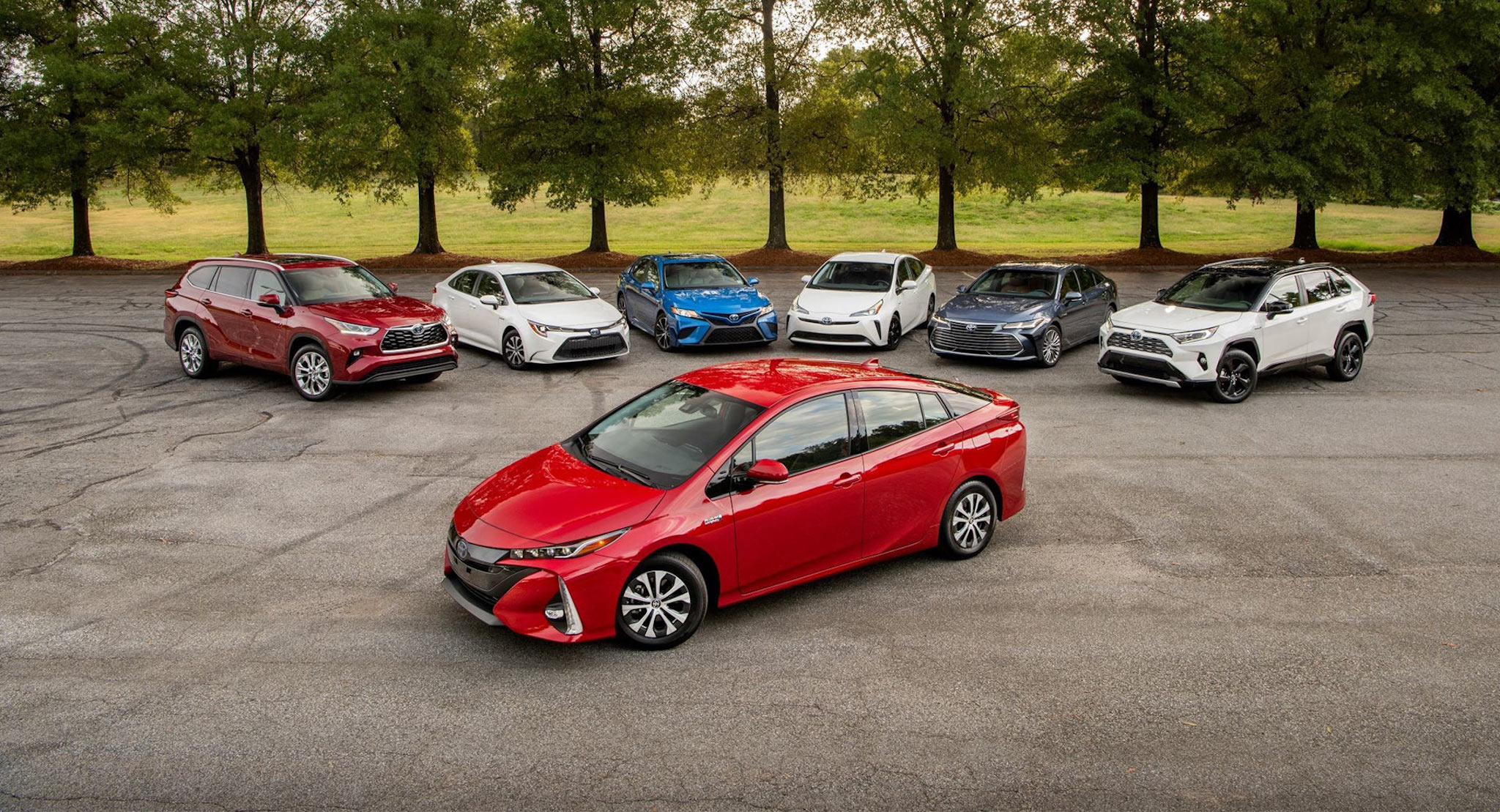 Toyota đã bán được 15 triệu chiếc xe Hybrid trên toàn cầu