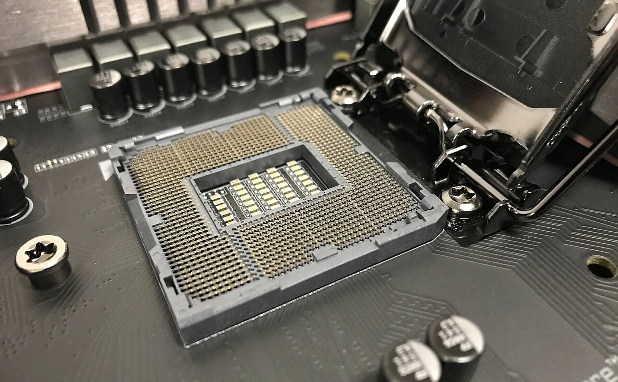 Socket LGA 1200 mới cho CPU Intel sẽ chỉ dùng được 1 năm, sang 2021 sẽ có LGA 1700
