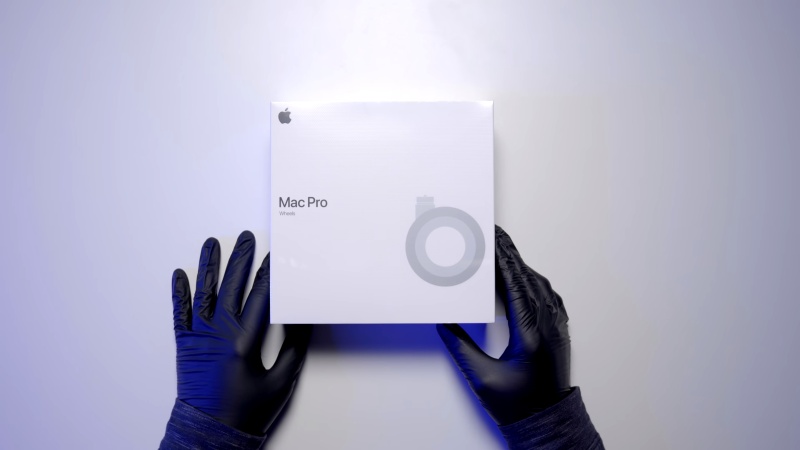 Mời xem video mở hộp 4 cái bánh xe cho Mac Pro giá hơn 16 triệu