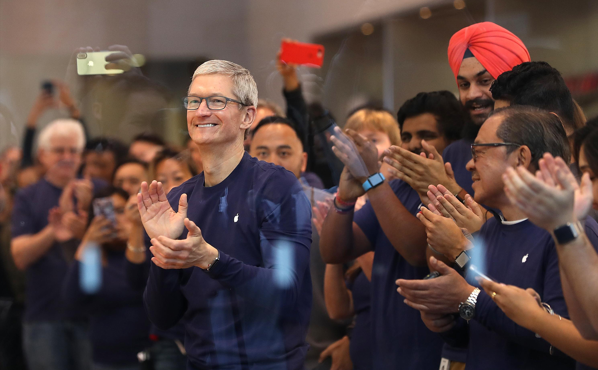 Apple bắt đầu cho nhiều nhân viên đi làm lại bình thường
