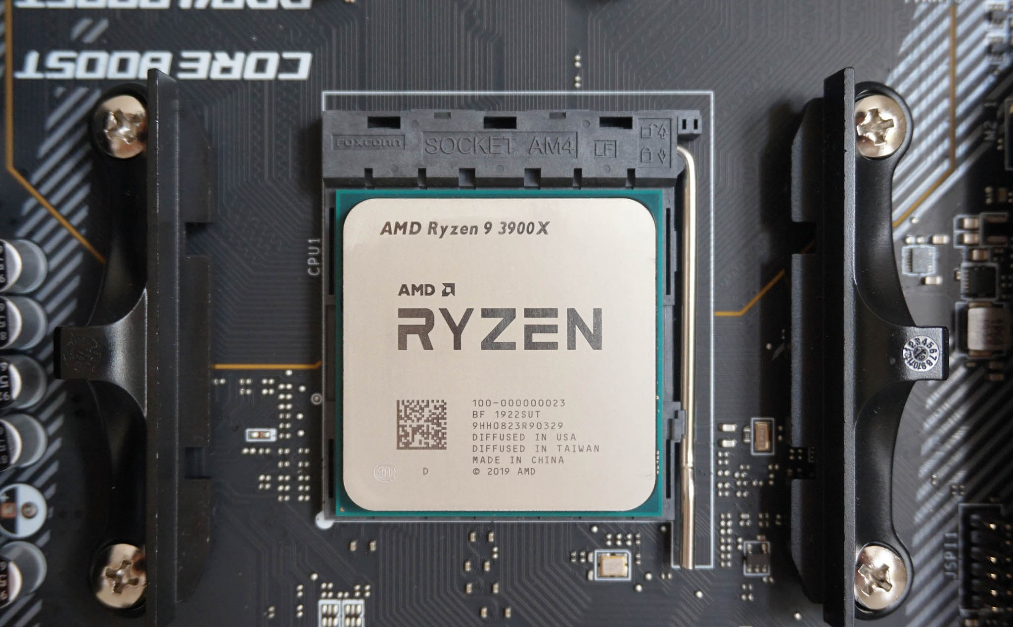 AMD làm mới Ryzen 3000 với R9 3900XT, R7 3800XT và R5 3600XT, xung cao để cạnh tranh Comet Lake-S?
