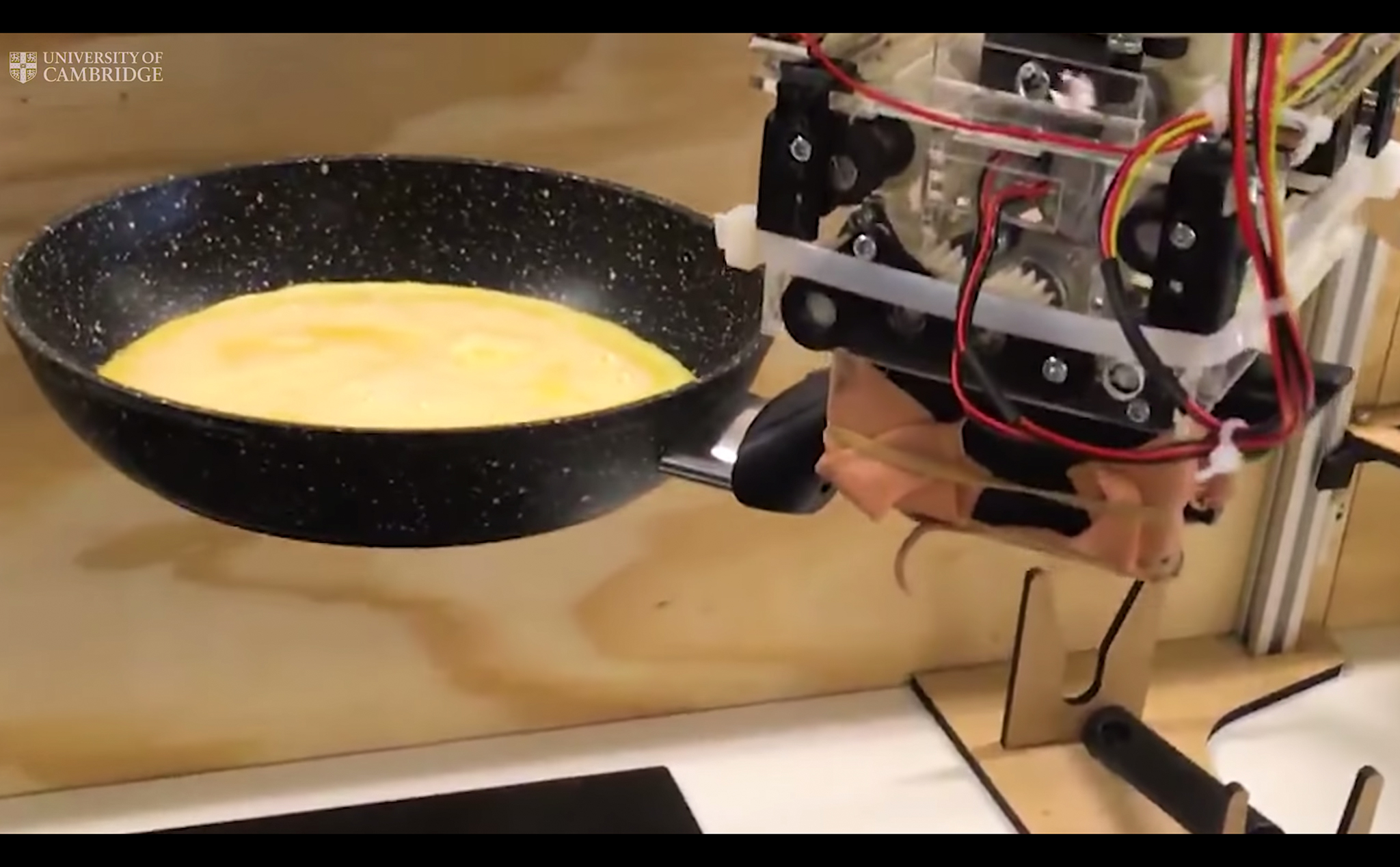 Robot có thể làm trứng chiên ngon hơn cả bạn làm