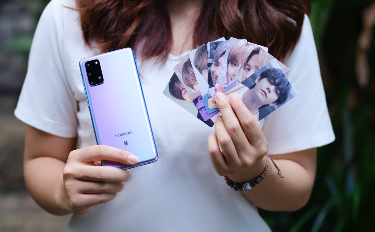 Trên tay Galaxy S20 Plus phiên bản BTS: Tràn ngập màu tím
