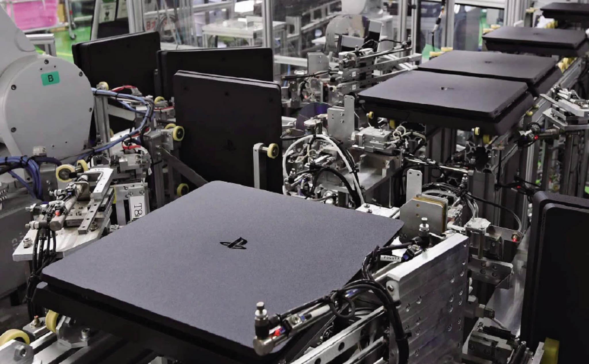 Tham quan nhà máy sản xuất PS4 bằng robot: Cứ 30 giây là lắp ráp xong một máy