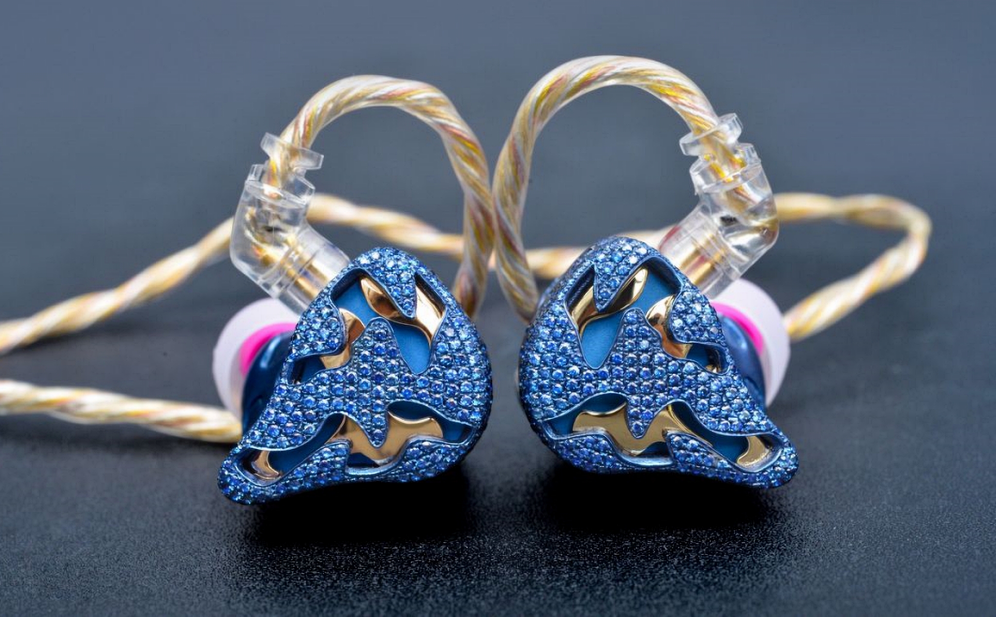 qdc Blue Dragon, chiếc tai nghe in-ear mắc nhất thế giới có giá hơn 350tr VNĐ