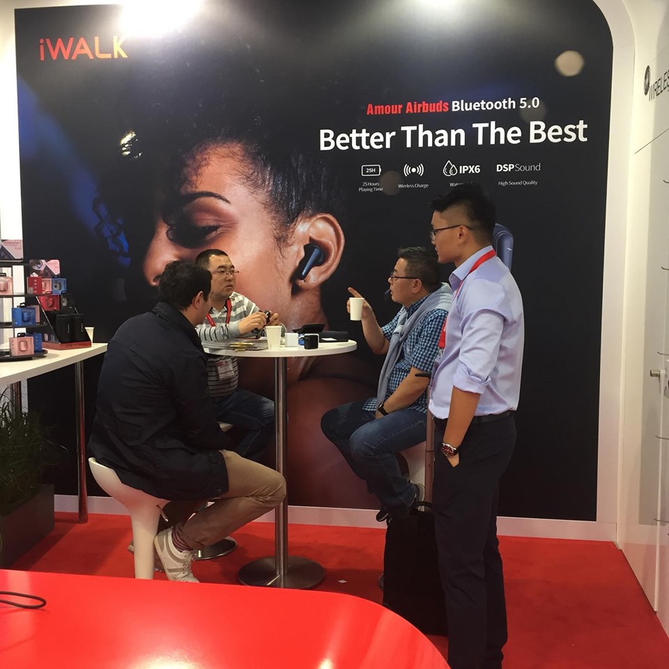 Một thương hiệu phụ kiện công nghệ đến từ Hàn Quốc mang tên iWALK liệu có tốt không ?