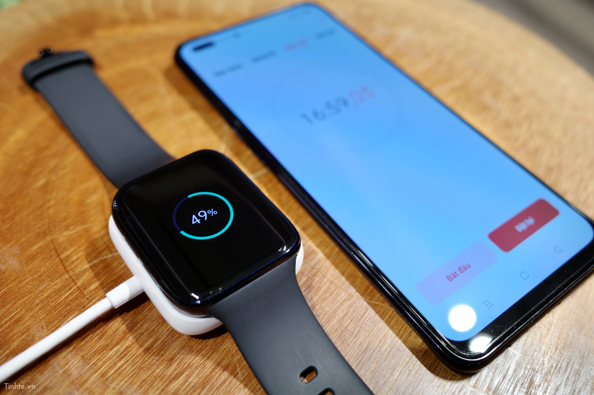 Oppo Watch: Đồng hồ chạy wearOS có thời lượng pin ấn tượng