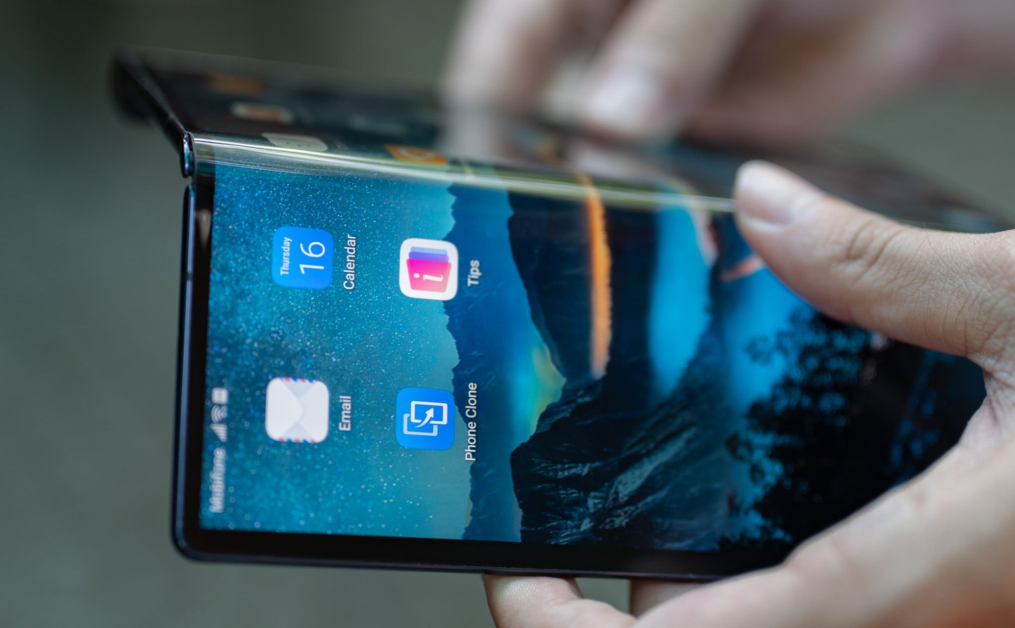 Huawei Mate X2 có thể sẽ chuyển sang màn hình gập vào trong như Galaxy Fold