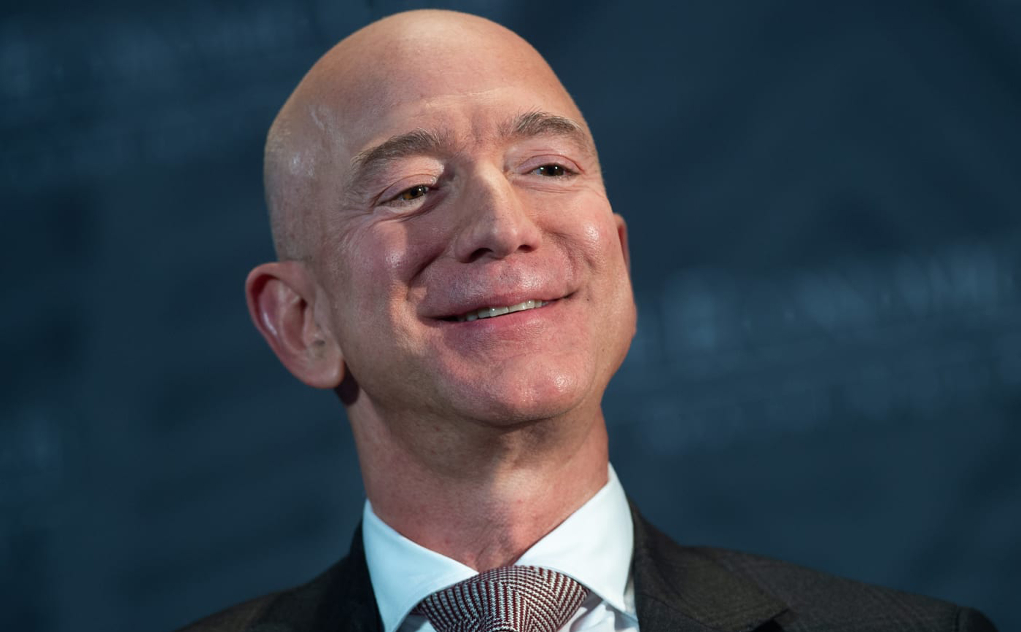 Tài sản của Jeff Bezos chuẩn bị đạt được mốc 200 tỷ USD, bỏ xa Bill Gates 83 tỷ