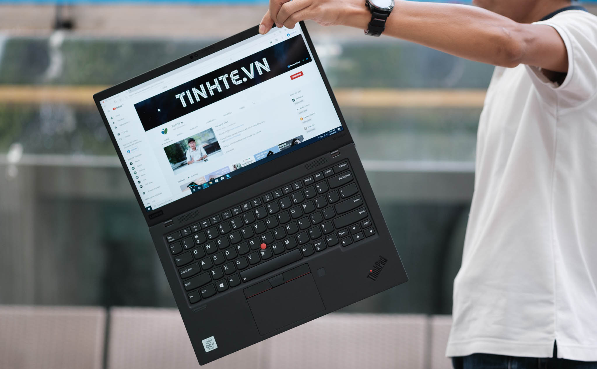 Trên tay ThinkPad X1 Carbon Gen 8: màn hình 4K HDR rất đẹp, nhẹ và bàn