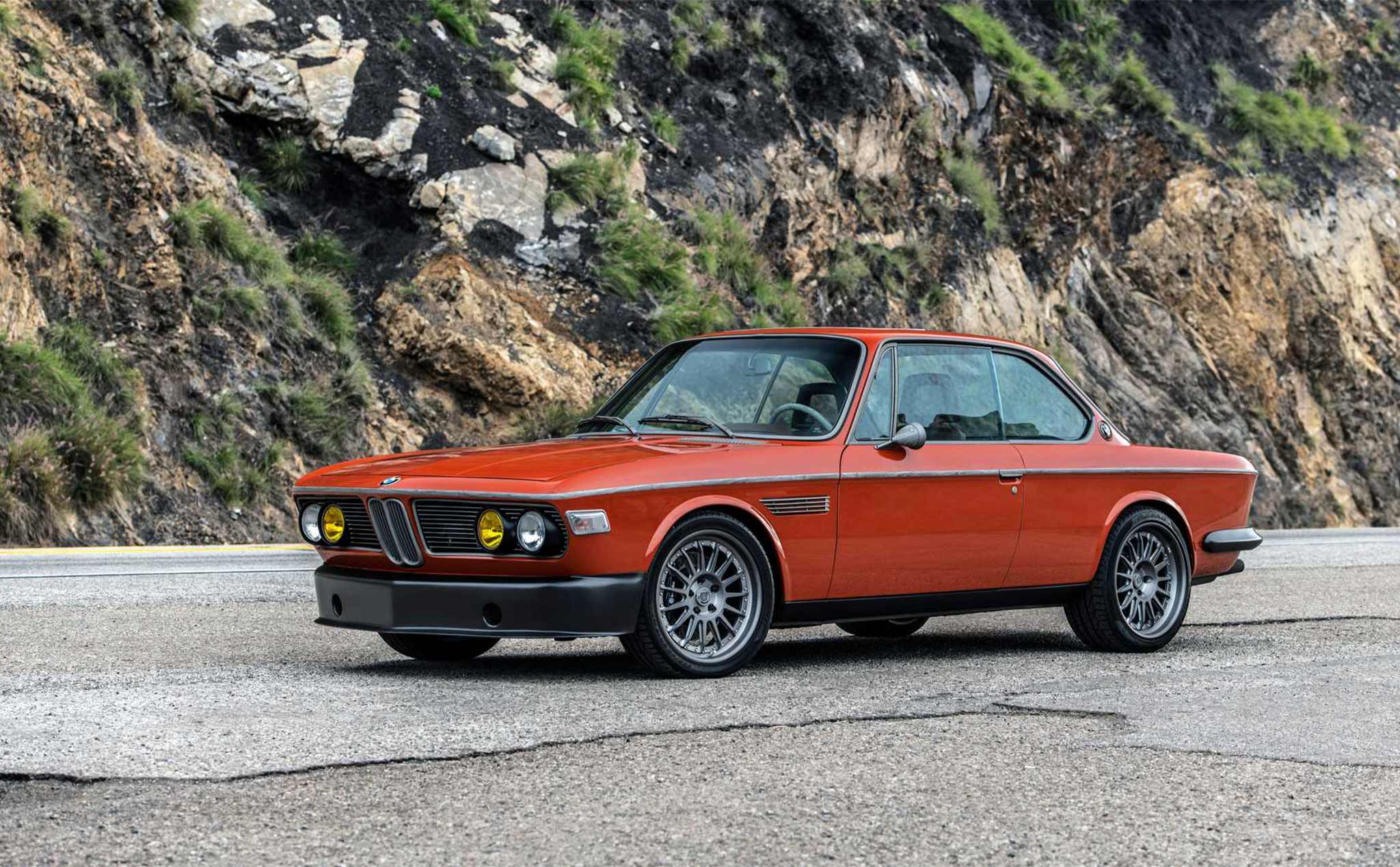 Hình Ảnh: Chiếc BMW 3.0 CS đời 1974 của "Iron Man ngoài đời thực"
