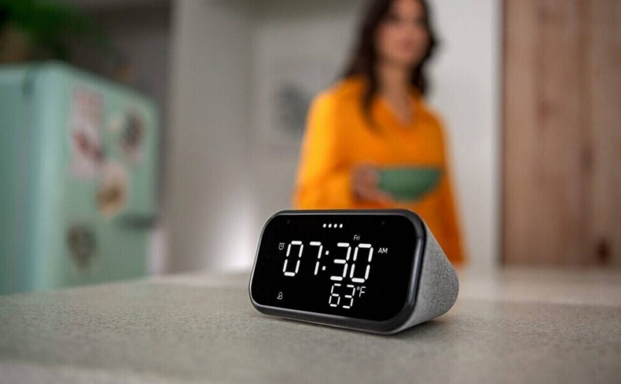 Lenovo Smart Clock Essential - đồng hồ báo thức hỗ trợ Google Assistant, giá 49 USD