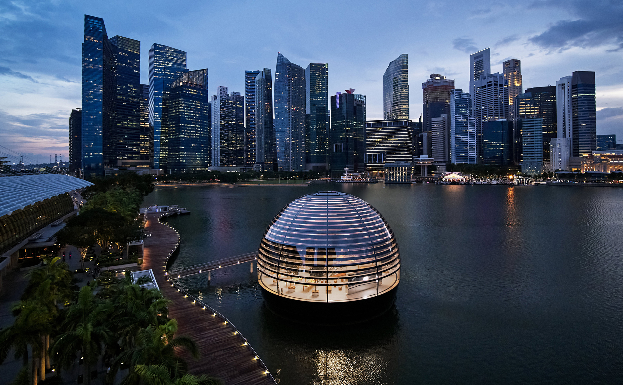Bên trong Apple Marina Bay Sands tại Singapore sắp khai trương
