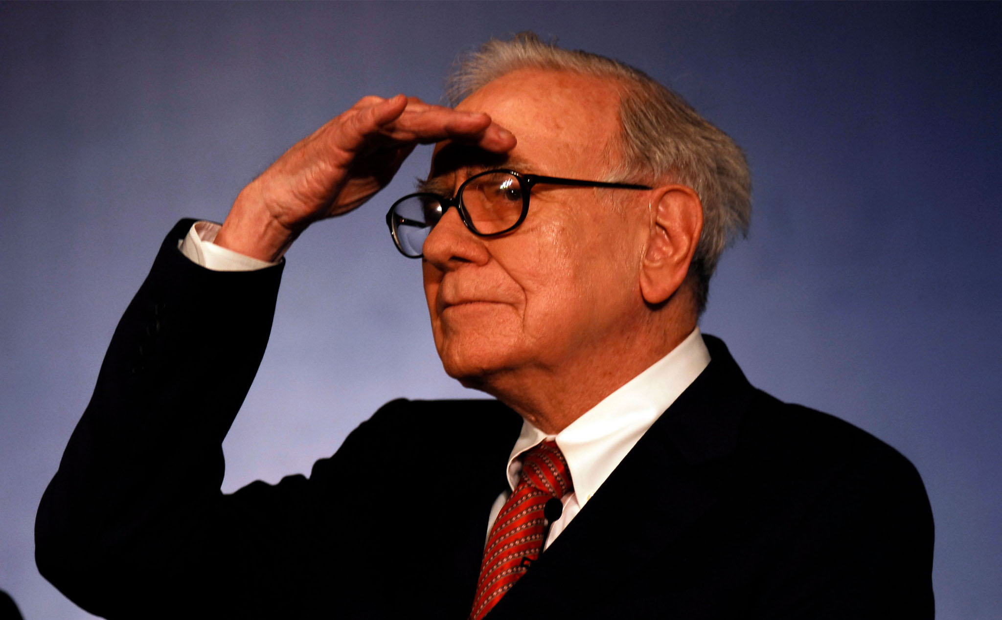 “Học” như Warren Buffett: Không cần đại học, hãy đọc thật nhiều sách và học từ những người giàu