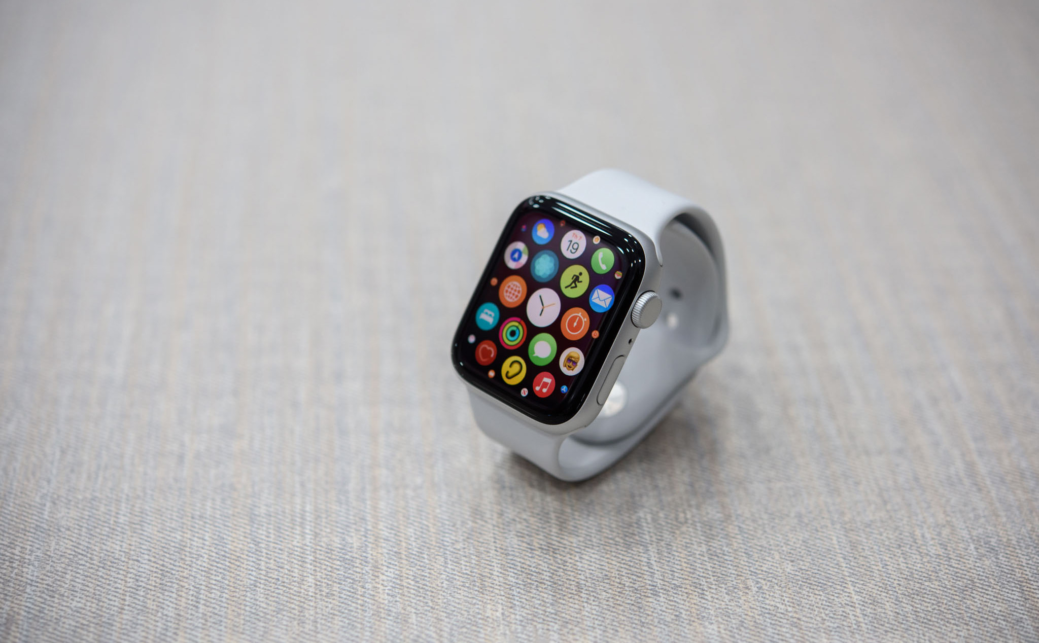 Trên tay Apple Watch SE: rất khó phân biệt với những Apple Watch mắc hơn