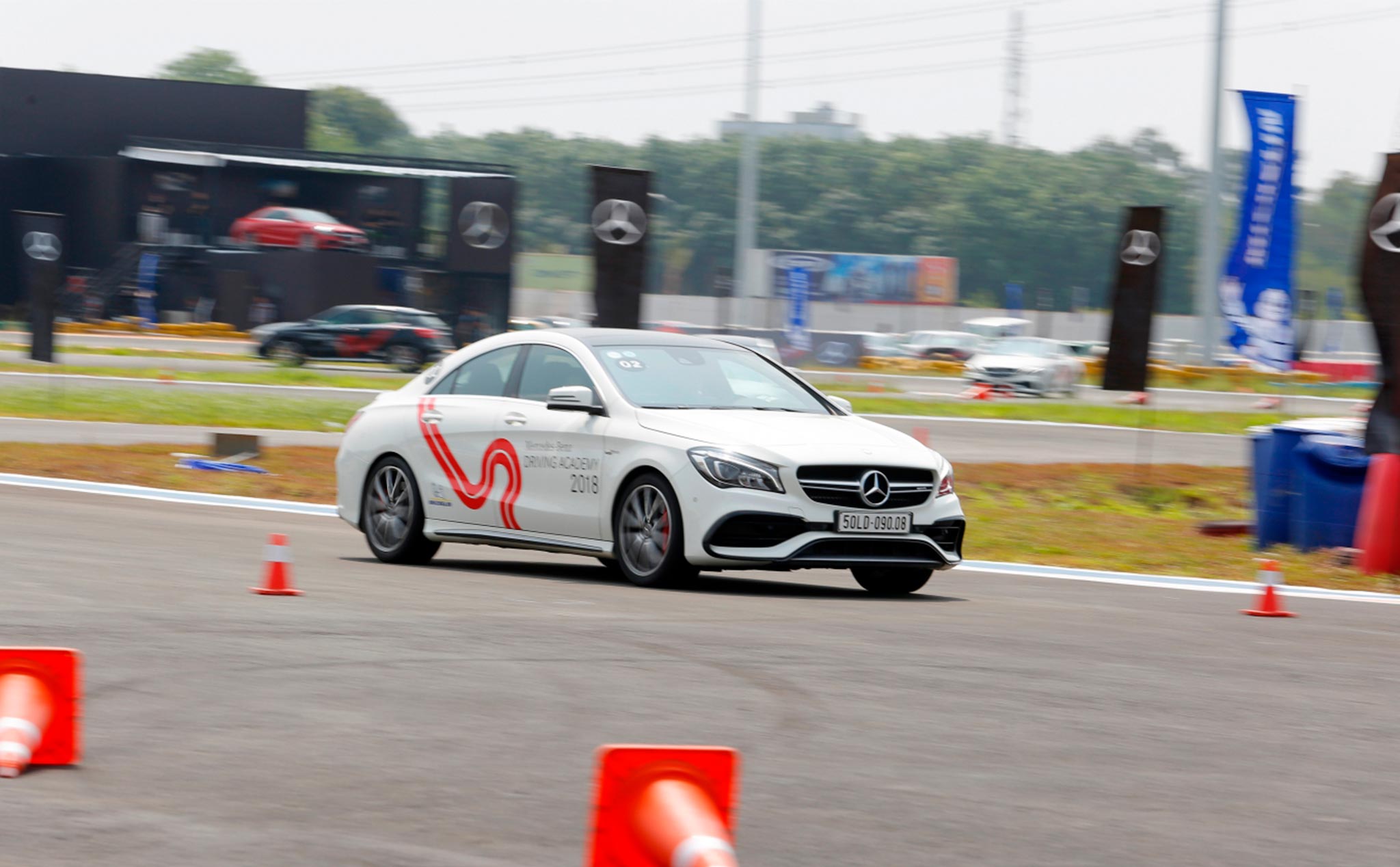 Mời tham gia học viện lái xe an toàn lần thứ 17 của Mercedes-Benz Việt Nam