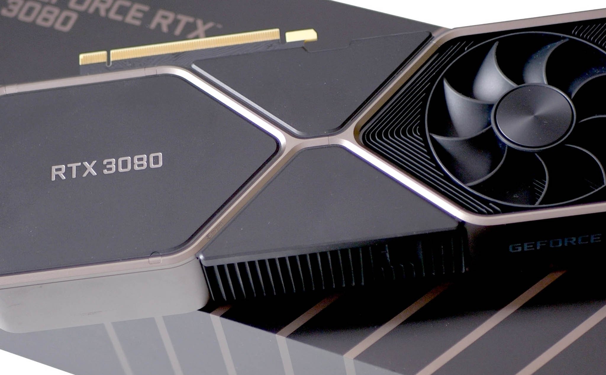 CEO Nvidia thừa nhận RTX 3080 và 3090 sẽ khan hàng tới tận năm 2021