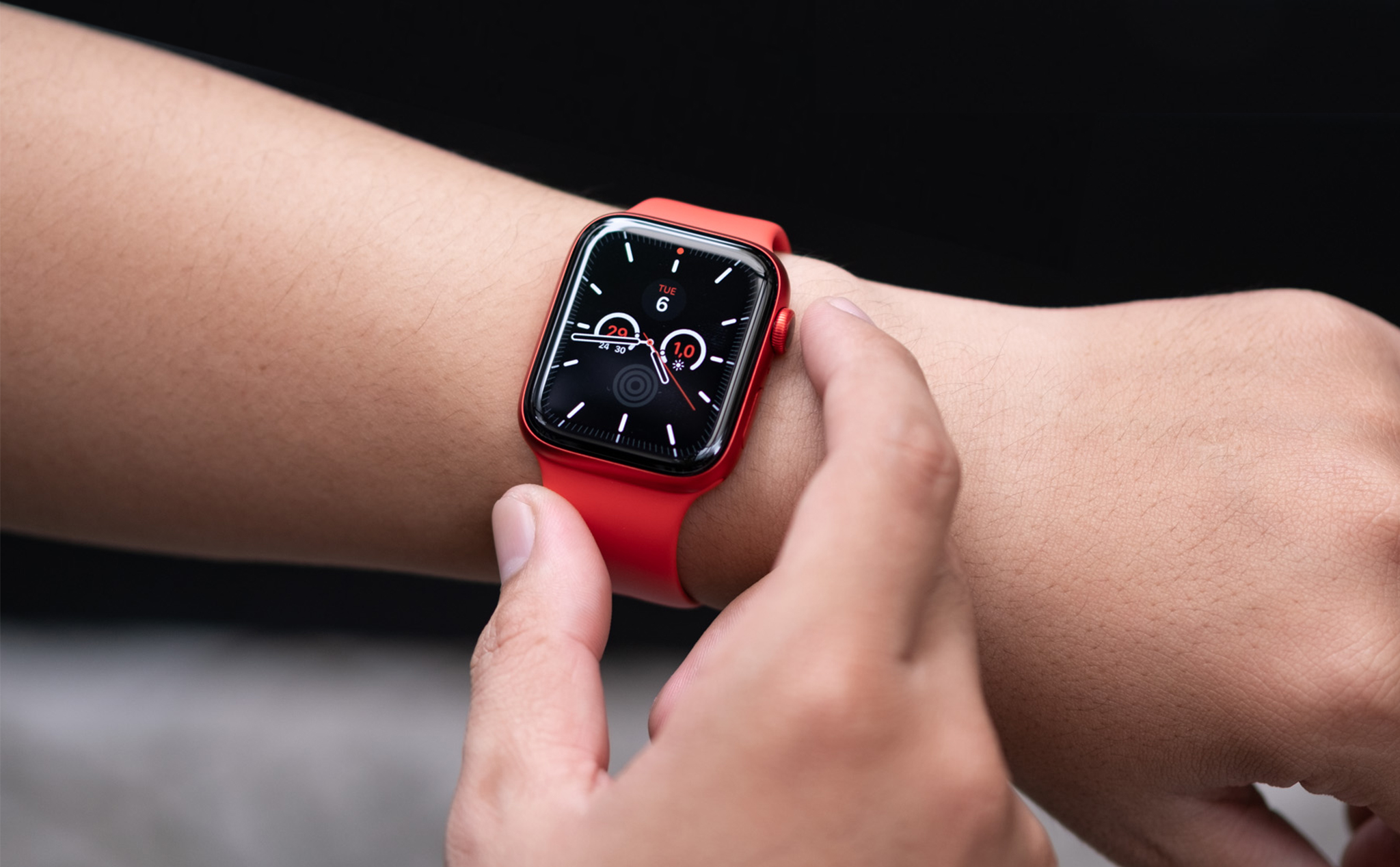 Mở hộp Apple Watch Series 6 (Product) RED: Màu đỏ chứng tỏ yêu anh!