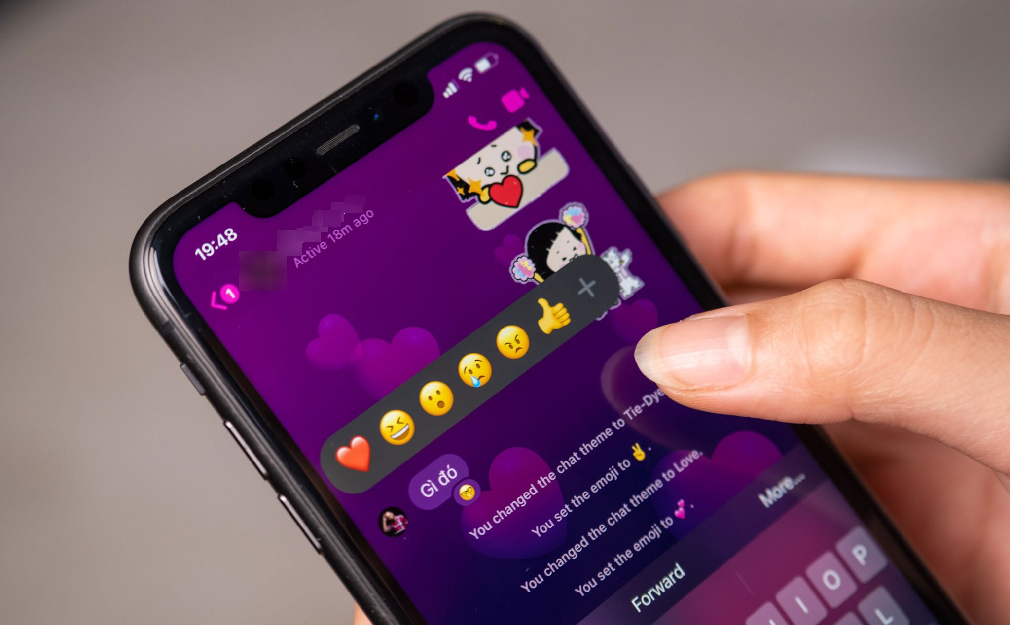 Messenger update: đổi theme, thêm biểu tượng cảm xúc và xem chung nhiều thứ