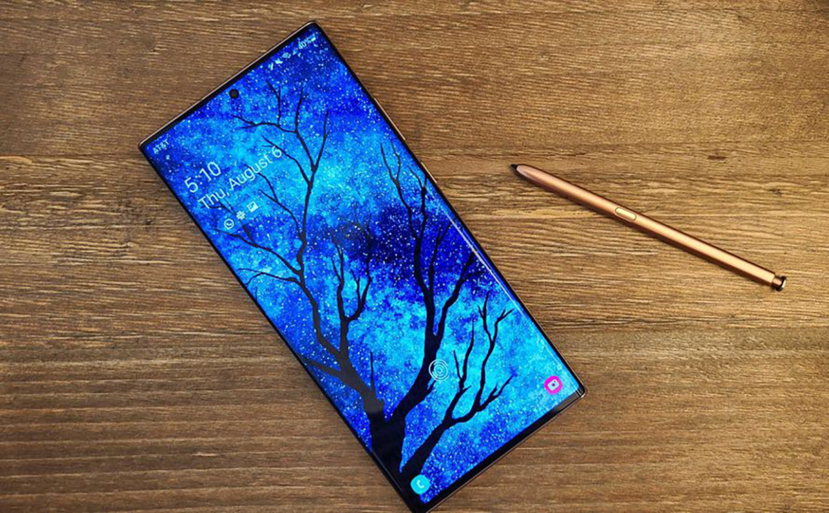 Nếu bạn thích một màn hình điện thoại lớn và tốt nhất, thì đó là Samsung Galaxy Note 20 Ultra